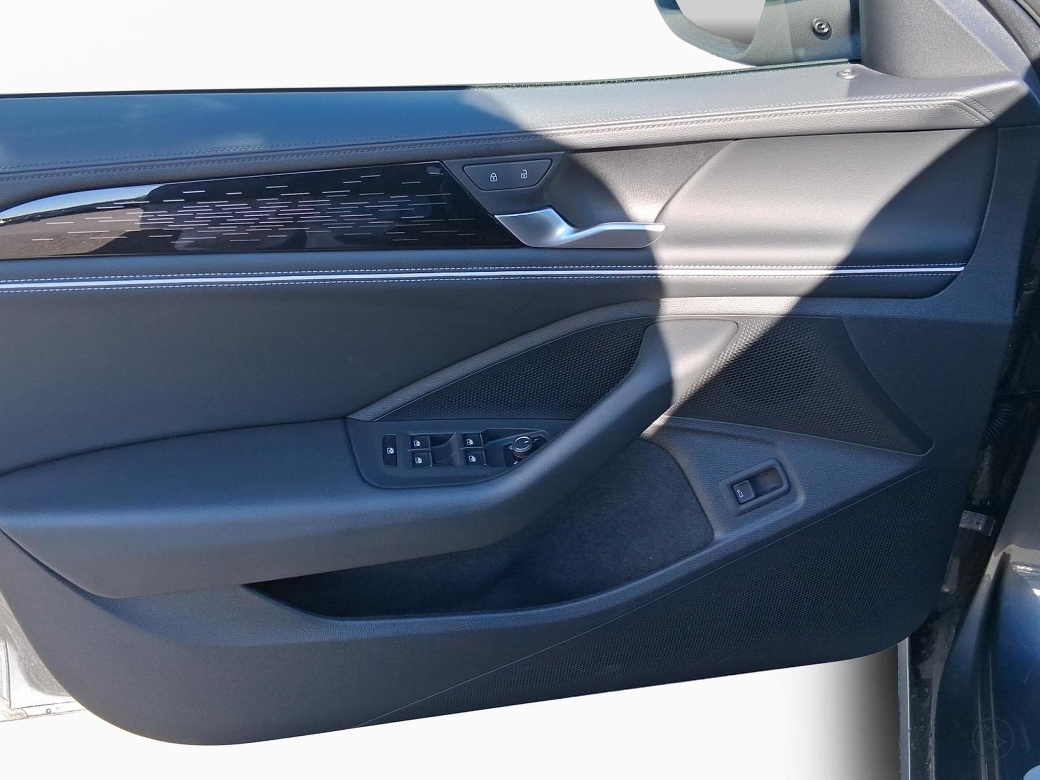 VW Passat Elegance+DSG+P.Acoustique+AHK (2025) - Photo 10
