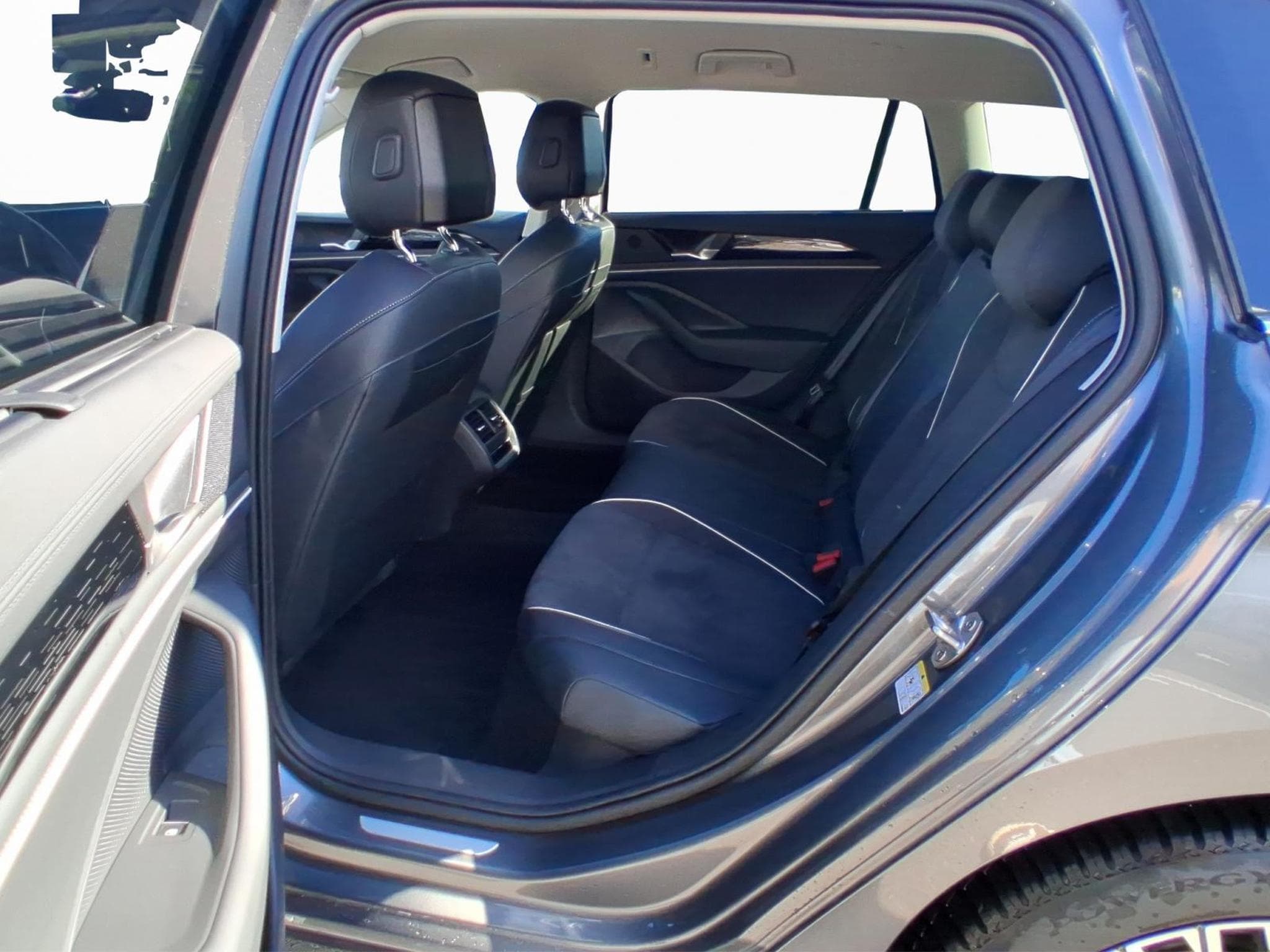 VW Passat Elegance+DSG+P.Acoustique+AHK (2025) - Photo 16