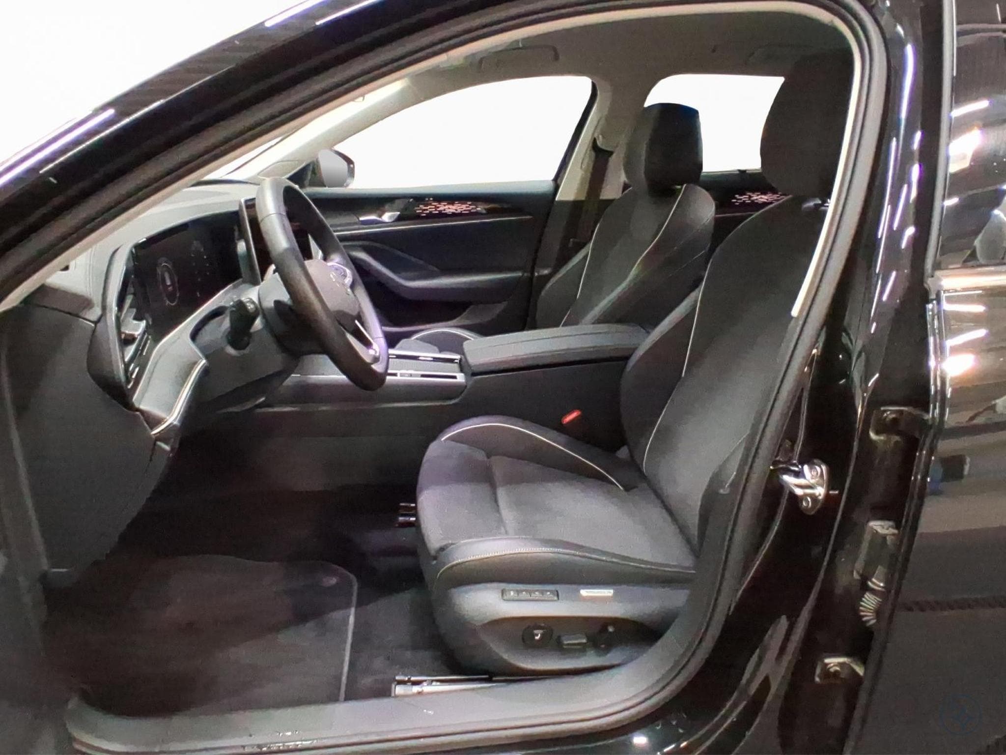 VW Passat Elegance+DSG+P.Acoustique+AHK (2025) - Photo 10