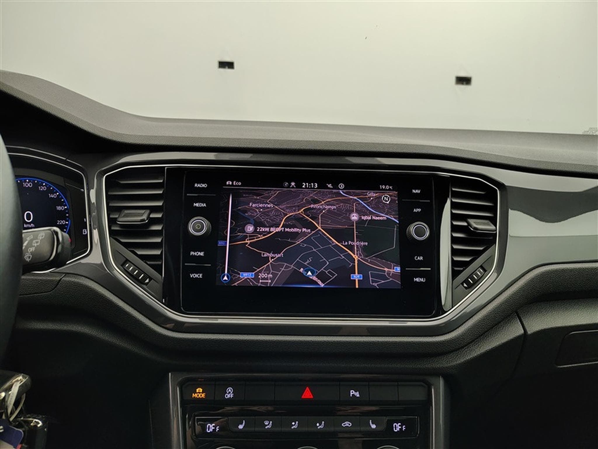 VW T-Roc 1.5 eTSI R-Line DSG/PANO/Attache remorque (2021) - Photo 11