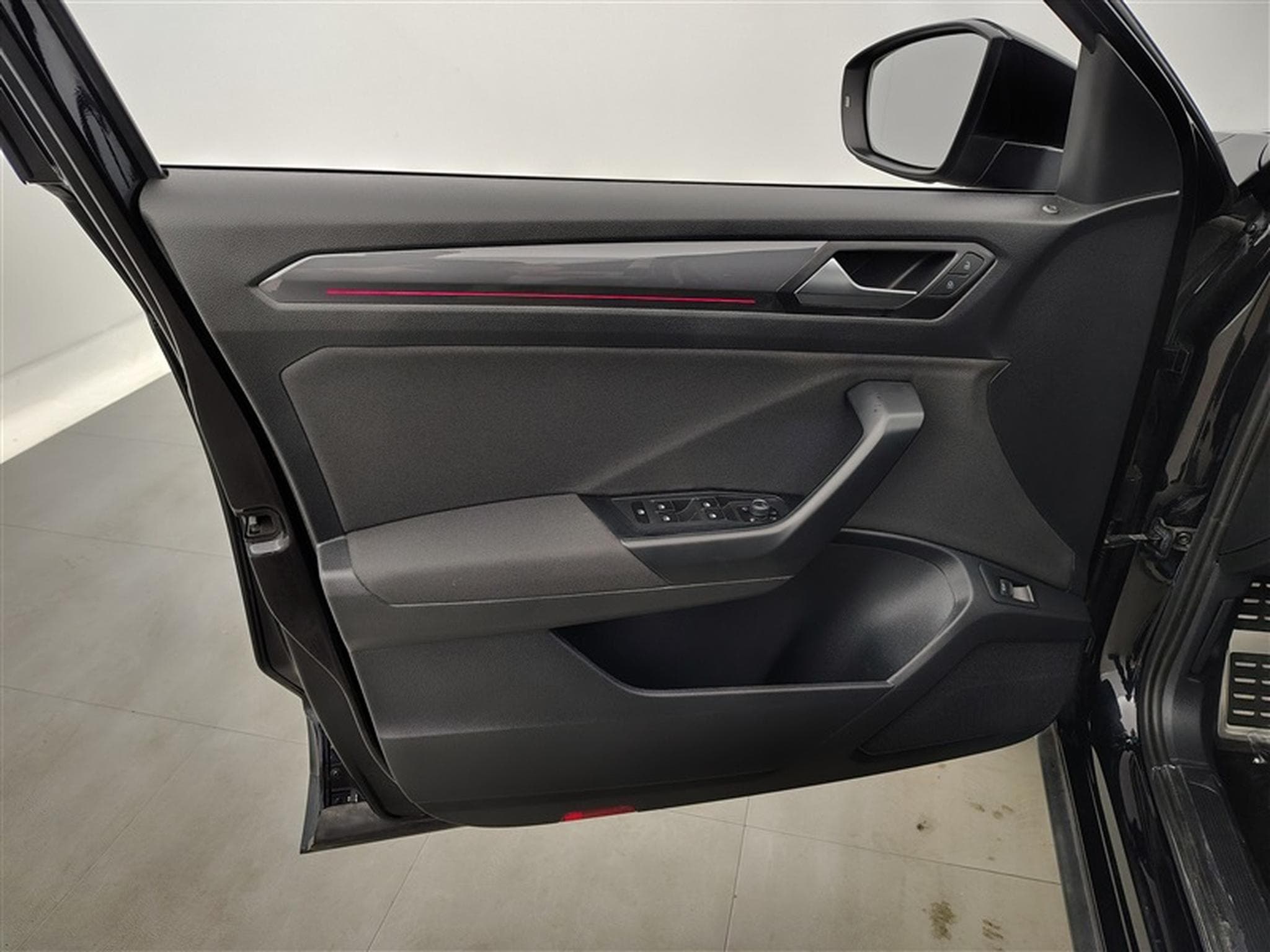 VW T-Roc 1.5 eTSI R-Line DSG/PANO/Attache remorque (2021) - Photo 17
