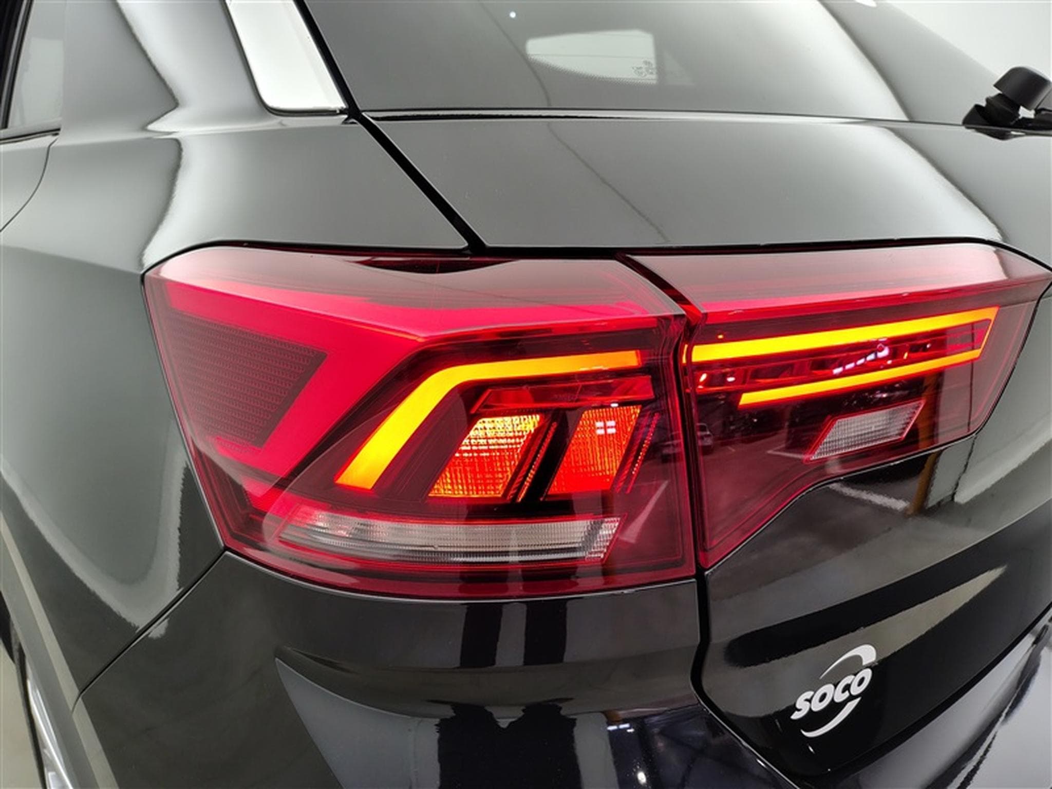 VW T-Roc 1.5 eTSI R-Line DSG/PANO/Attache remorque (2021) - Photo 16