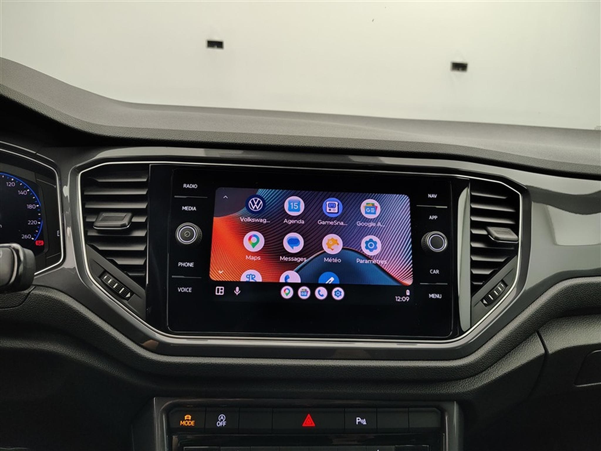 VW T-Roc 1.5 eTSI R-Line DSG/PANO/Attache remorque (2021) - Photo 23