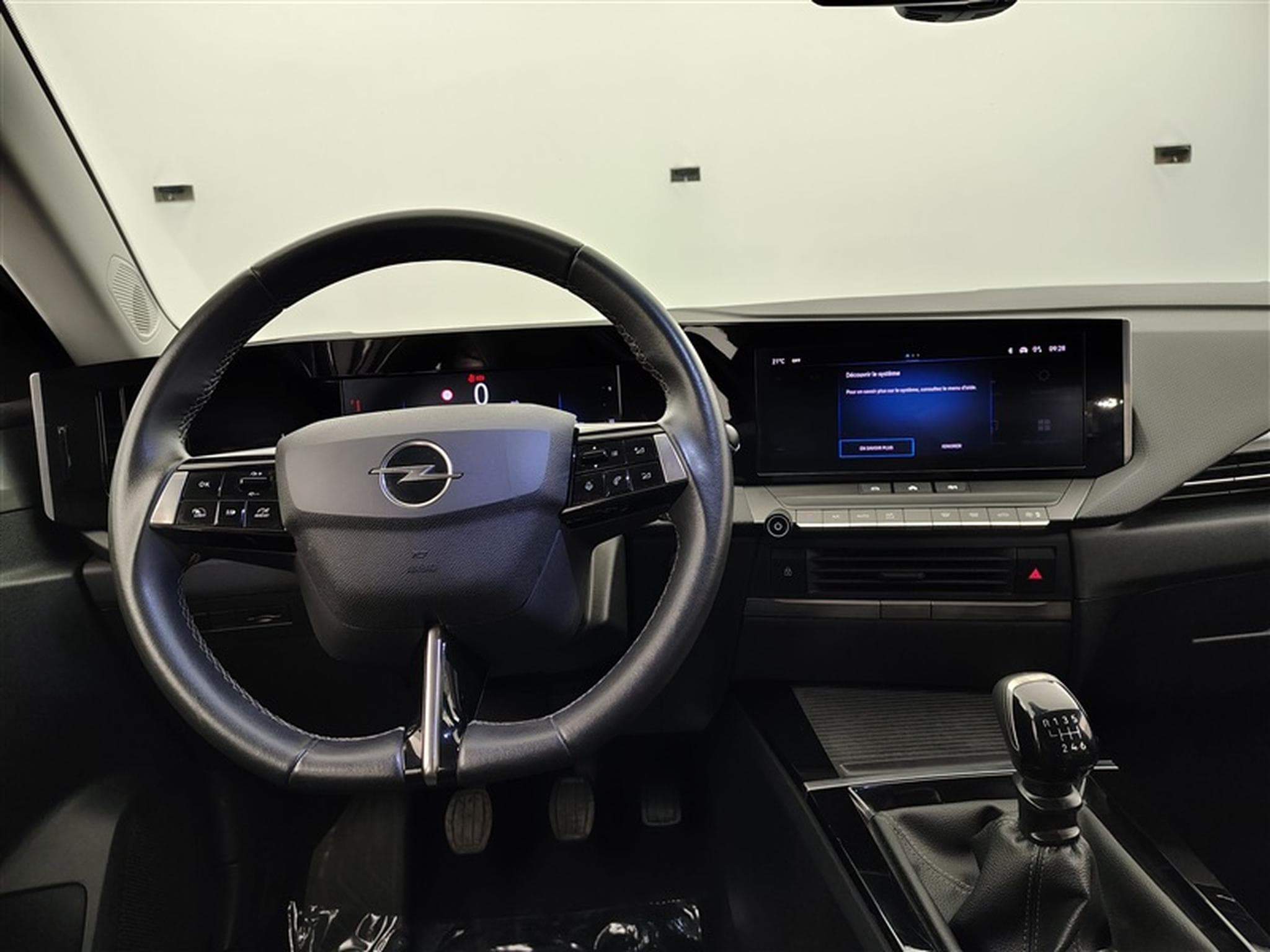 Opel Astra 1.2 Turbo Edition NAVI/FULL LED/JA16/PDC (2023) - Photo 9