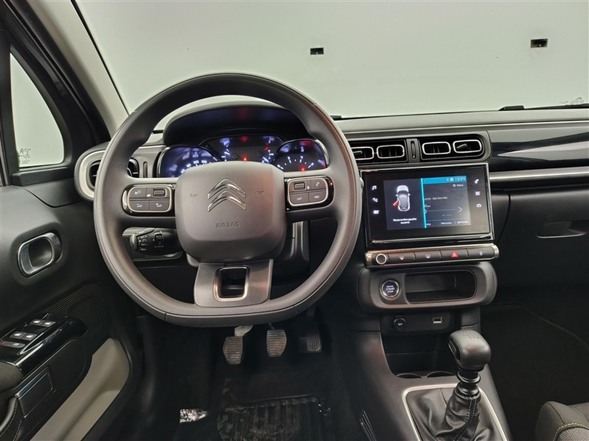 Citroen C3 1.2i PureTech Shine FULL LED / CARPLAY (2023) - Photo 9