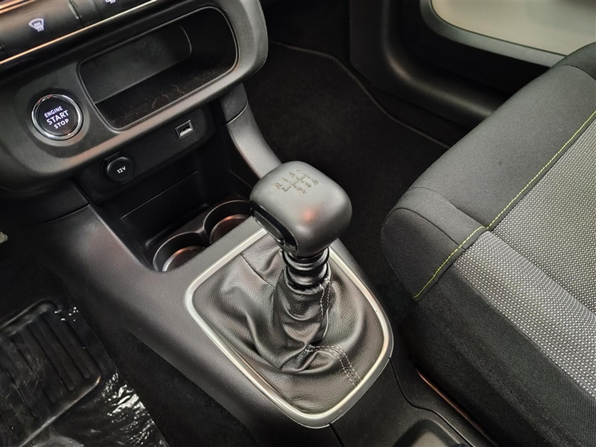 Citroen C3 1.2i PureTech Shine FULL LED / CARPLAY (2023) - Photo 12