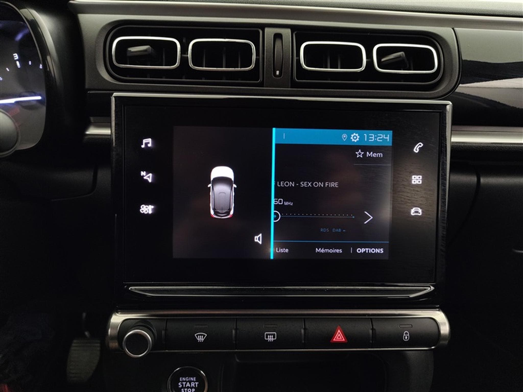 Citroen C3 1.2i PureTech Shine FULL LED / CARPLAY (2023) - Photo 18