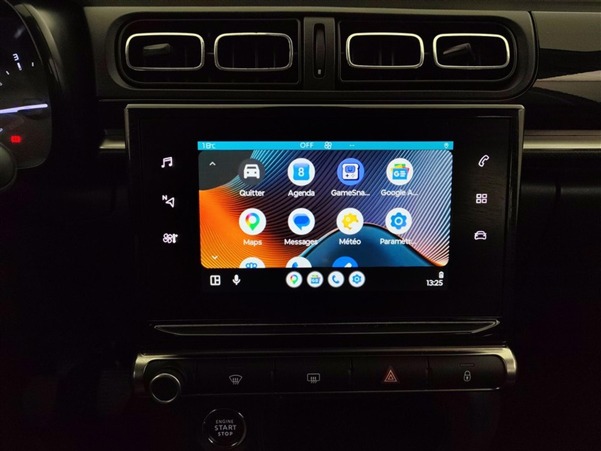 Citroen C3 1.2i PureTech Shine FULL LED / CARPLAY (2023) - Photo 20