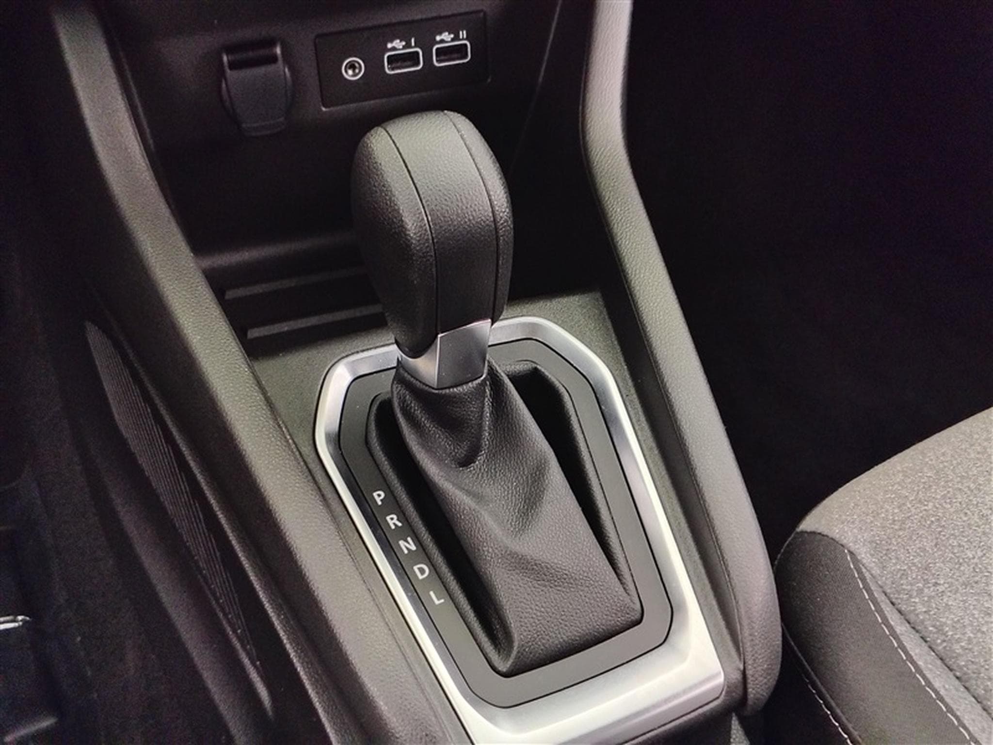 Renault Clio 1.0 TCe 90cv X-Tronic Evolution CARPLAY / FULL LED / PDC AR (2025) - Photo 12