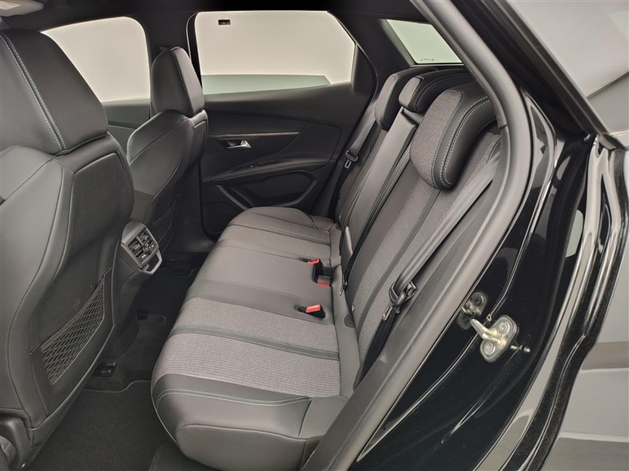 Peugeot 3008 1.2 PureTech Allure Pack S-CUIR / NAVI / CAMERA / CARPLAY (2024) - Photo 13