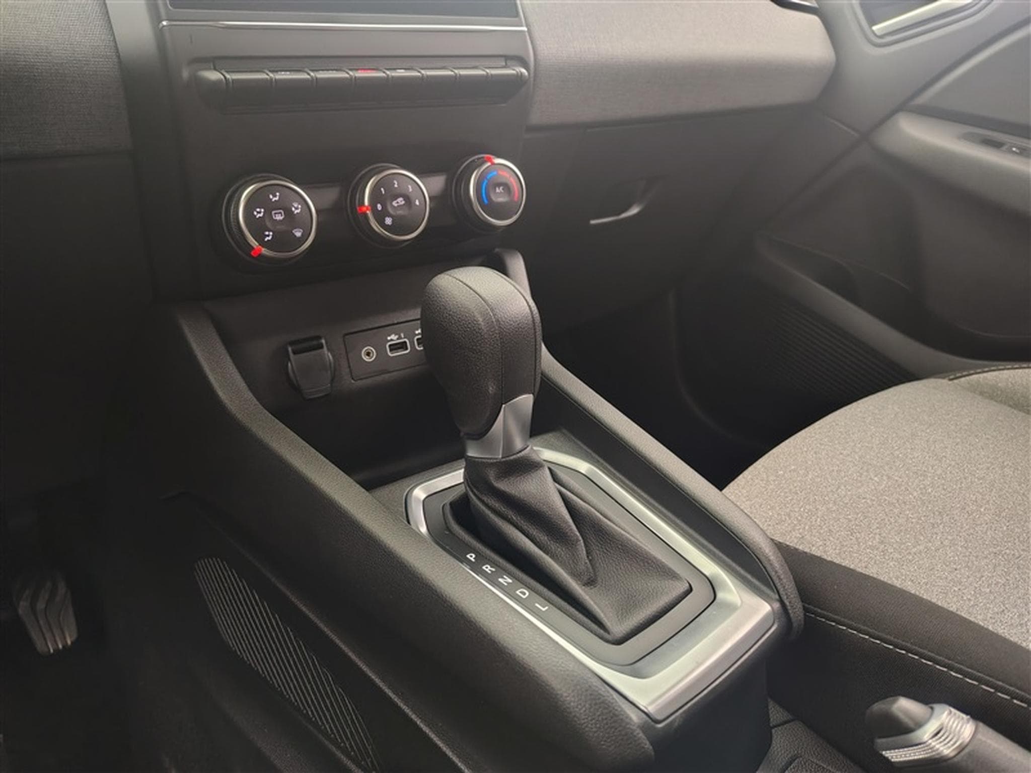 Renault Clio 1.0 TCe 90cv X-Tronic Evolution CARPLAY / FULL LED / PDC AR (2025) - Photo 12