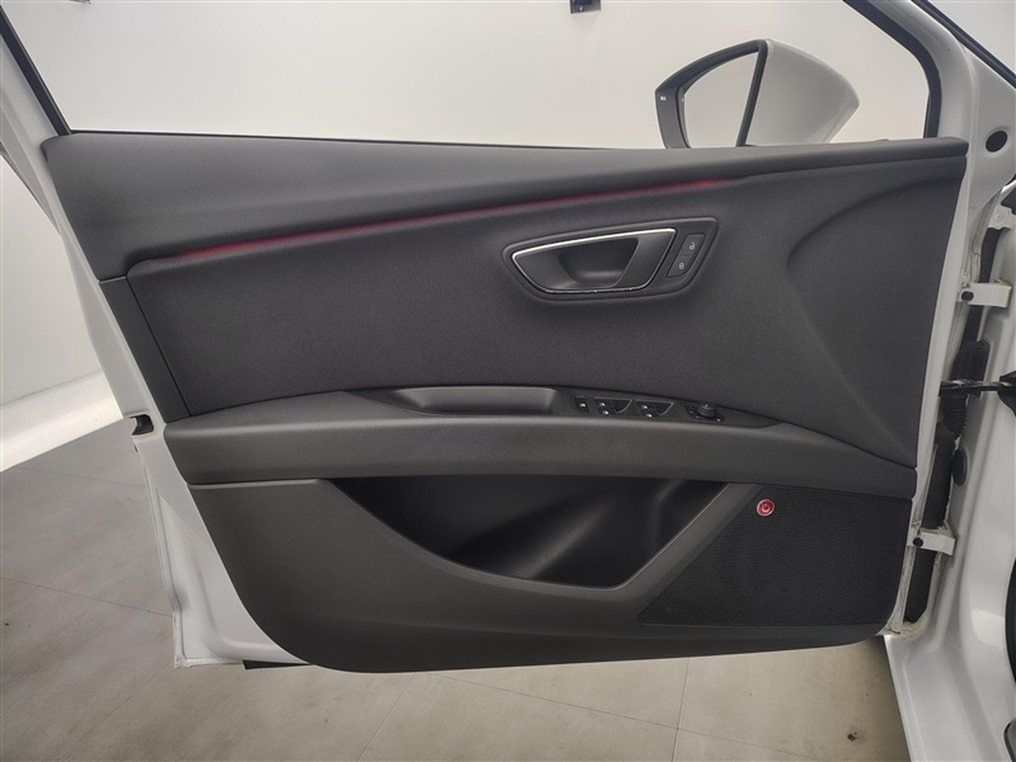 Seat Leon 1.5 TSI 130cv FR NAVI / FULL LED / AUDIO BEATS / JA 17" (2019) - Photo 17