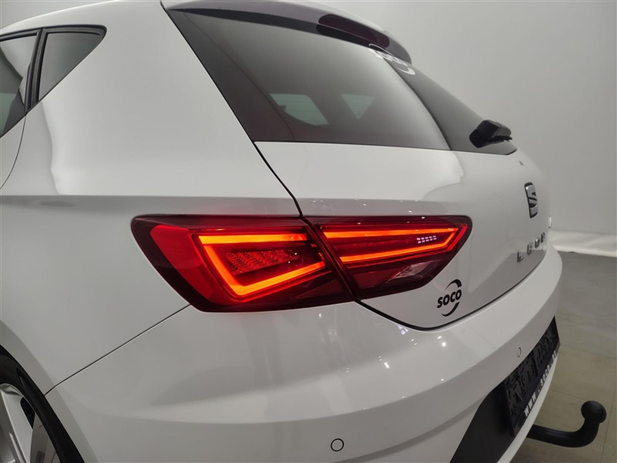 Seat Leon 1.5 TSI 130cv FR NAVI / FULL LED / AUDIO BEATS / JA 17" (2019) - Photo 16
