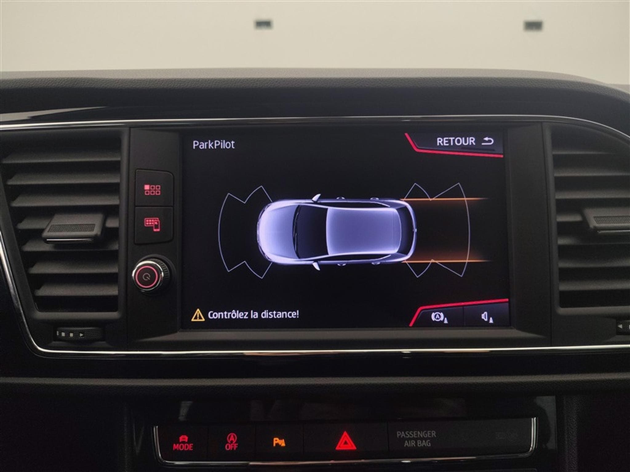 Seat Leon 1.5 TSI 130cv FR NAVI / FULL LED / AUDIO BEATS / JA 17" (2019) - Photo 18