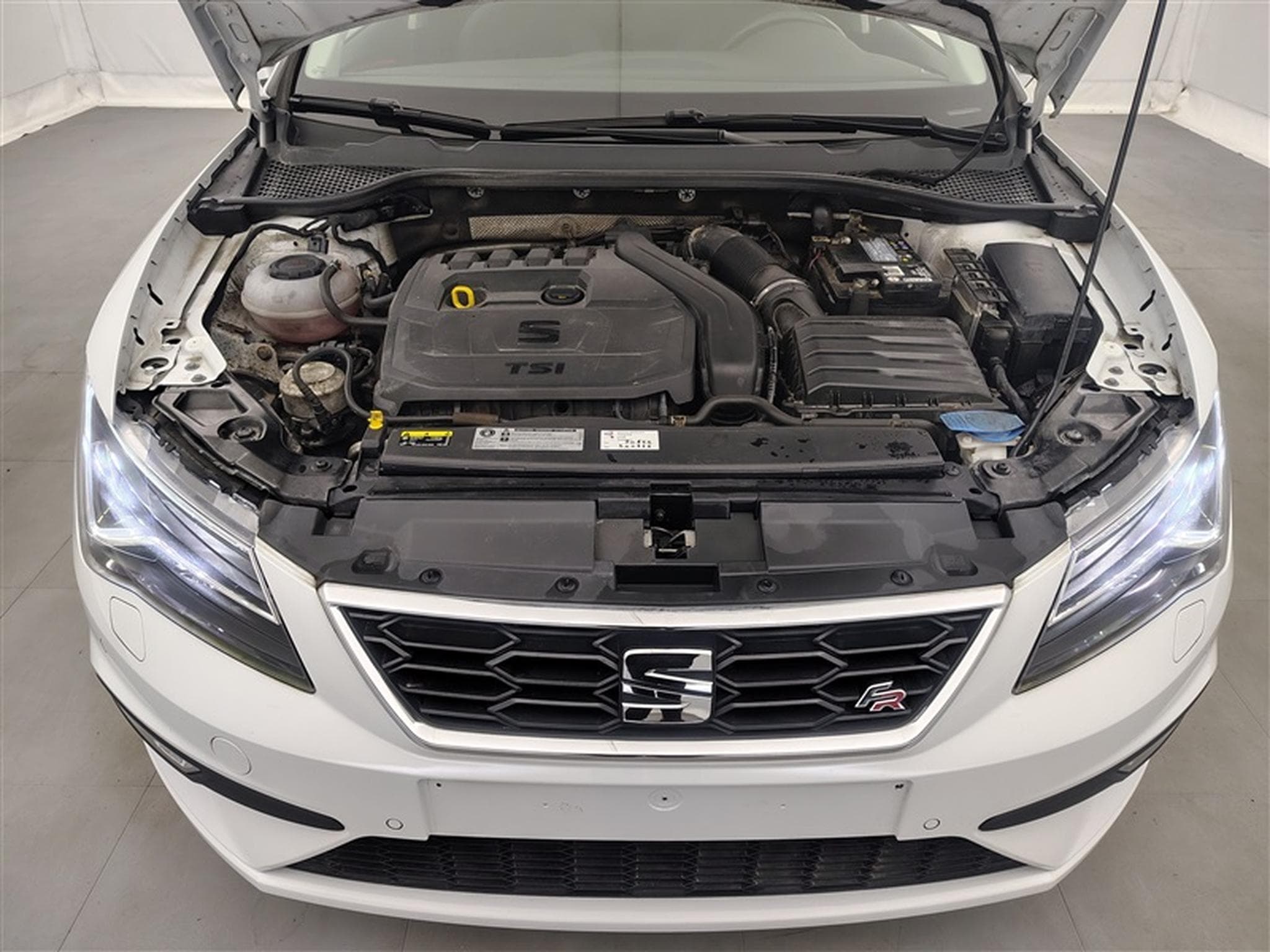Seat Leon 1.5 TSI 130cv FR NAVI / FULL LED / AUDIO BEATS / JA 17" (2019) - Photo 20