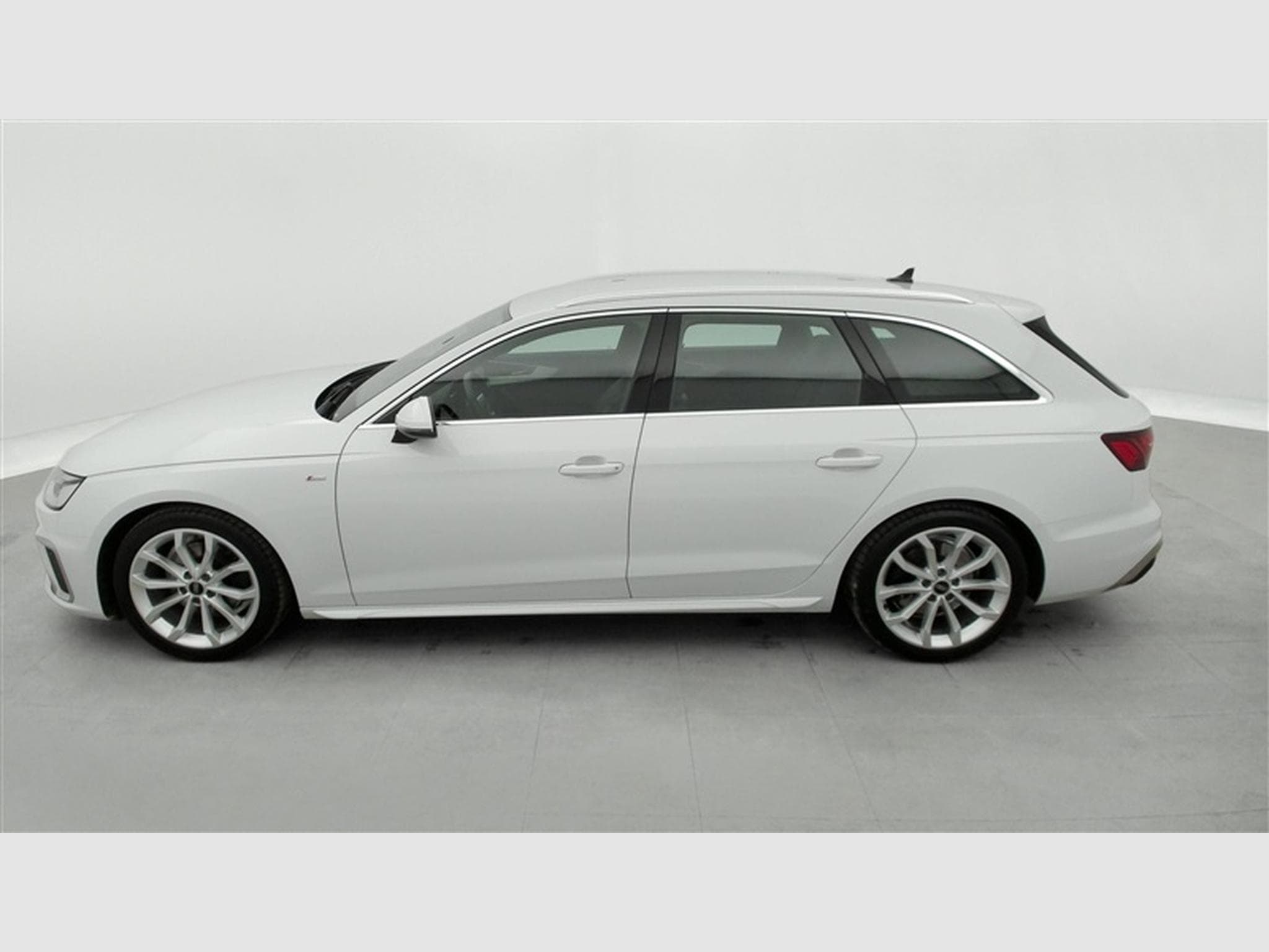 Audi A4 Avant 35 TFSI S-Line S tronic (2024) - Photo 3
