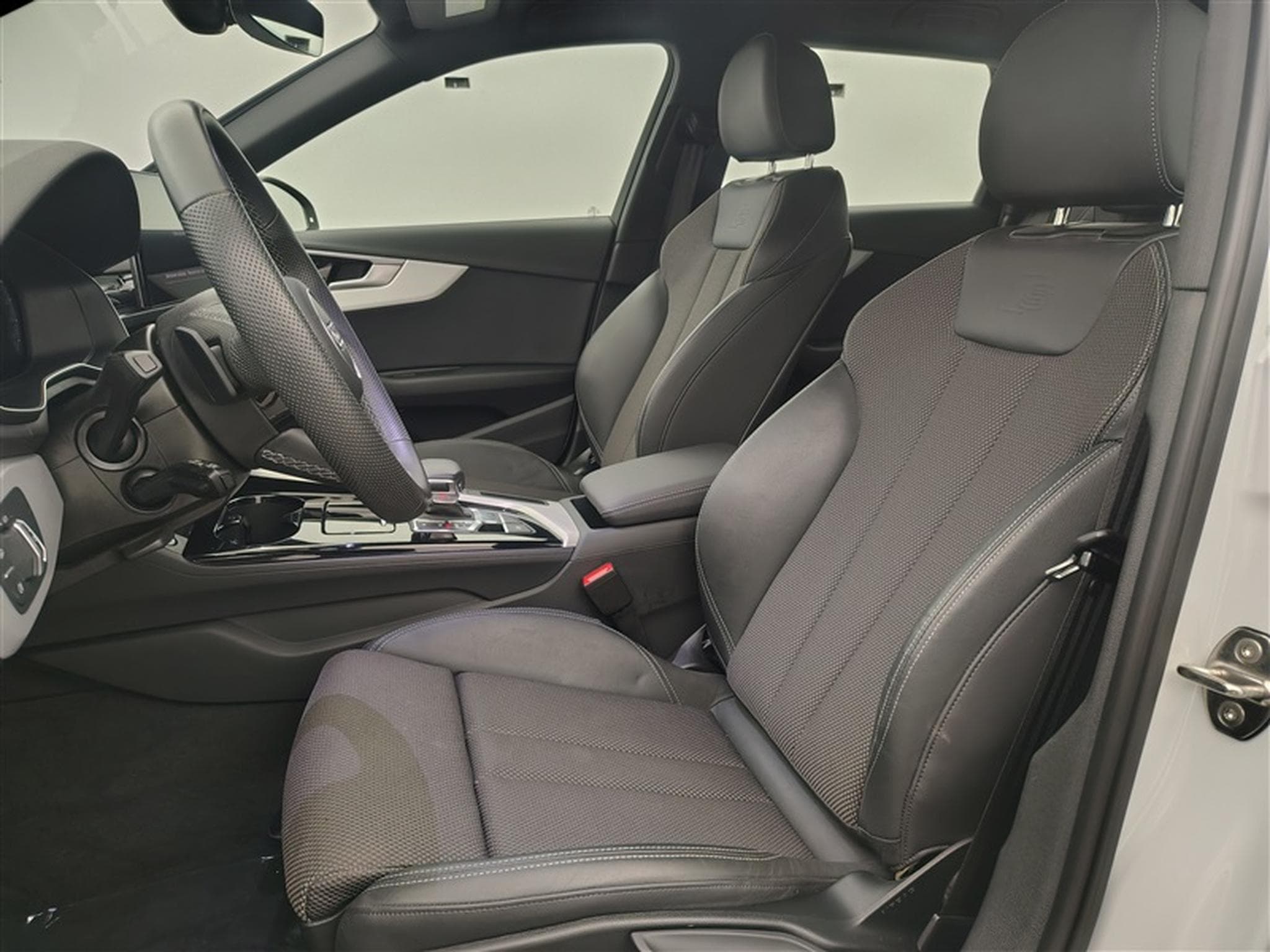 Audi A4 Avant 35 TFSI S-Line S tronic (2024) - Photo 7