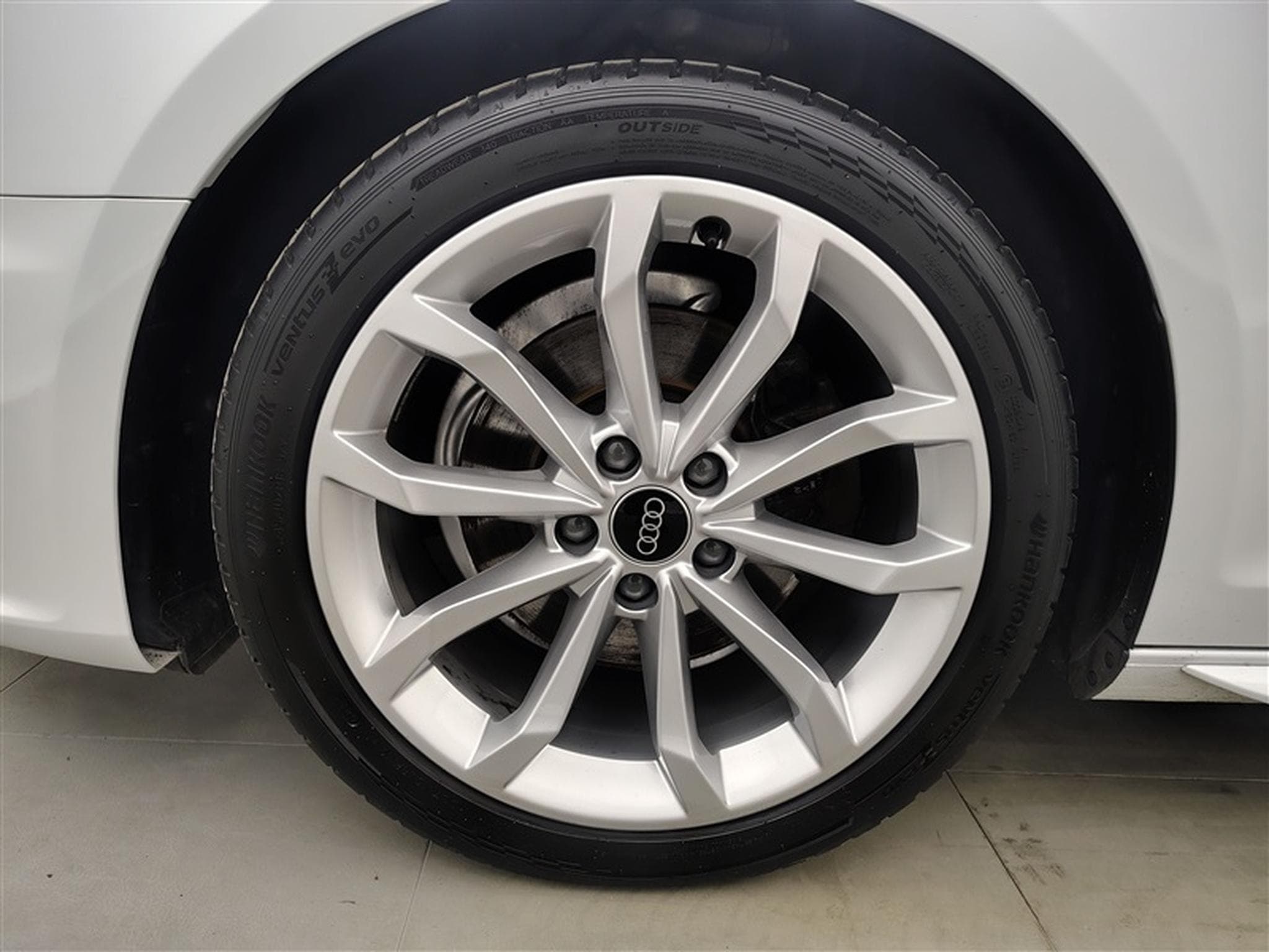 Audi A4 Avant 35 TFSI S-Line S tronic (2024) - Photo 6