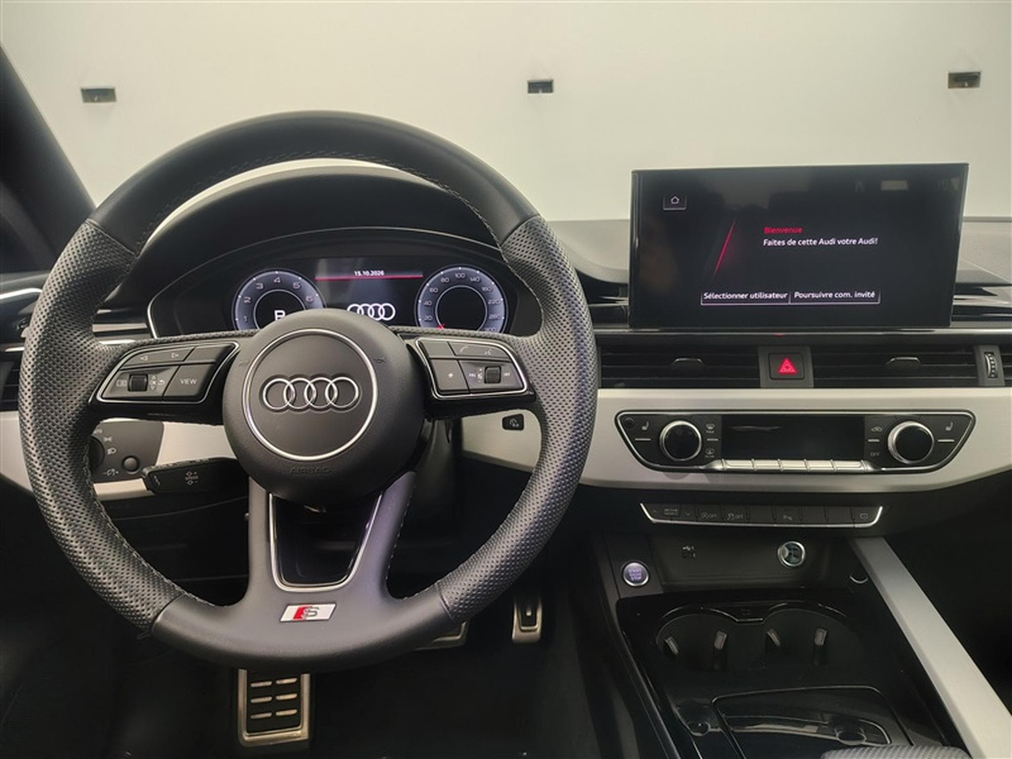 Audi A4 Avant 35 TFSI S-Line S tronic (2024) - Photo 9