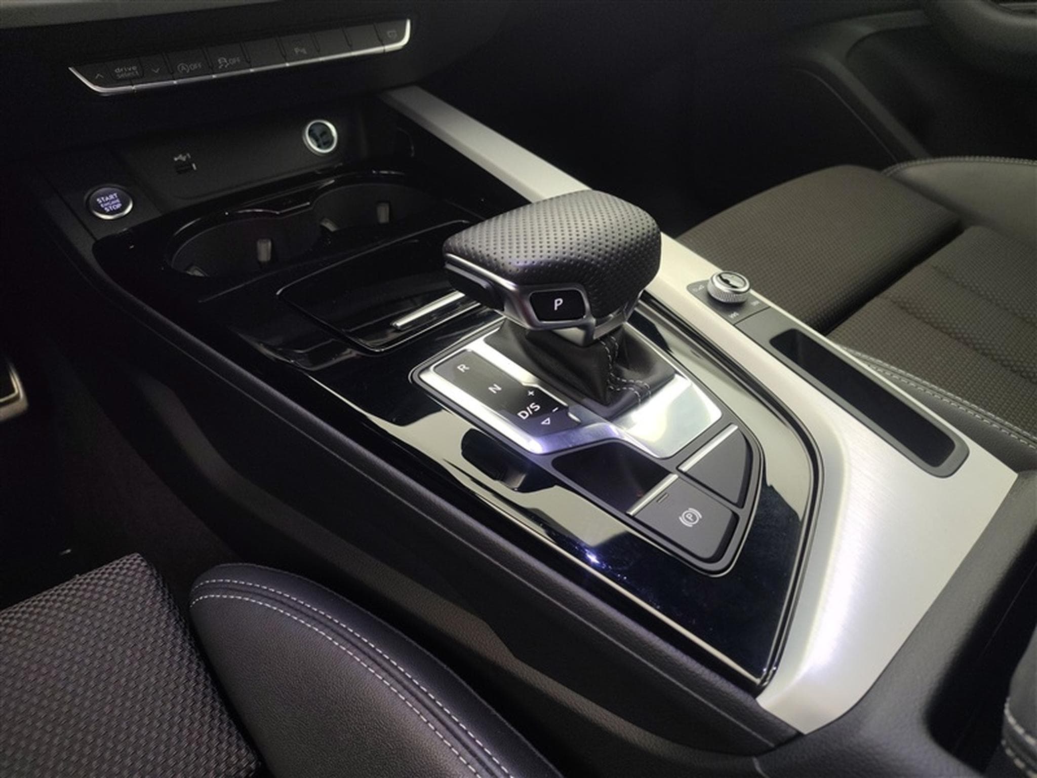 Audi A4 Avant 35 TFSI S-Line S tronic (2024) - Photo 12