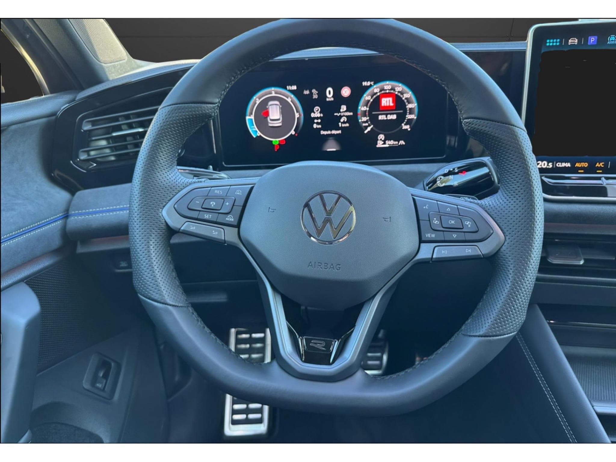 VW Tiguan Tiguan 2.0 TDI/DSG/4Motion R-Line/ AHK/Pano/360°/Leder/ (2026) - Foto 3