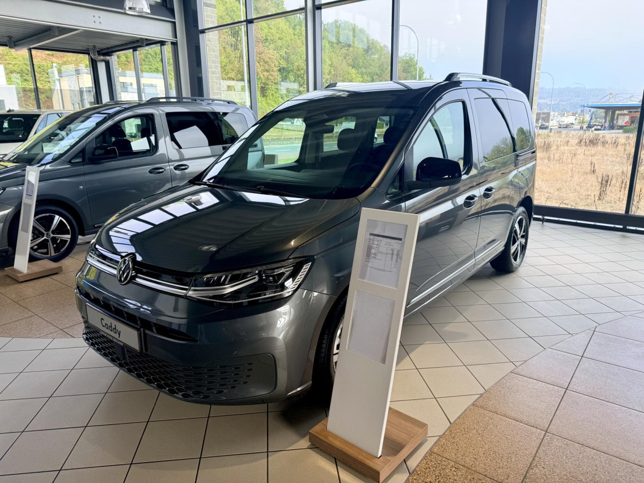 VW Caddy Style 2.0 TDI 90 kW / 122 ch 6 vitesses 4Motion (2026) - Photo 4