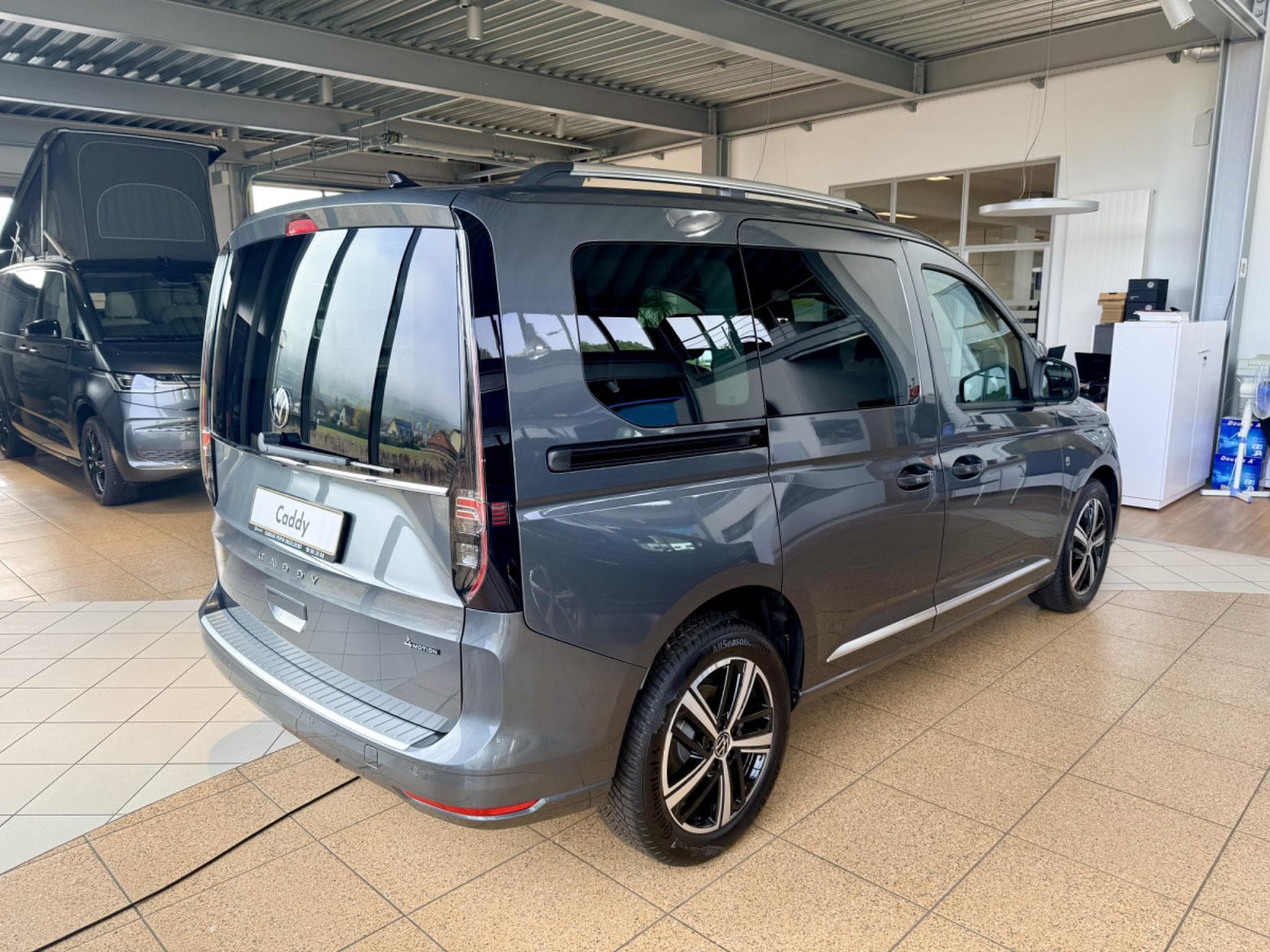 VW Caddy Style 2.0 TDI 90 kW / 122 ch 6 vitesses 4Motion (2026) - Photo 3