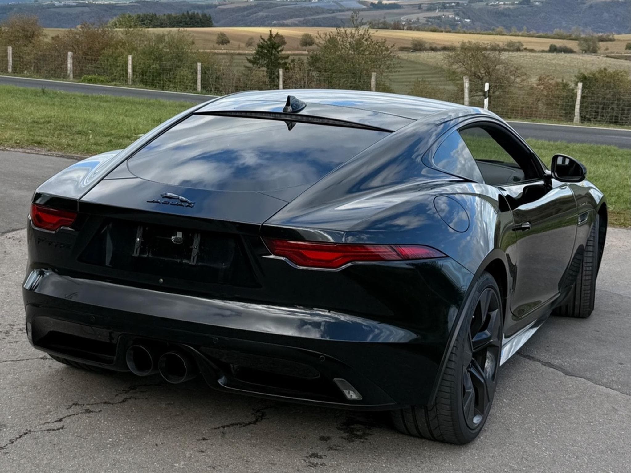 Jaguar F-Type R-dynamic (2021) - Photo 5