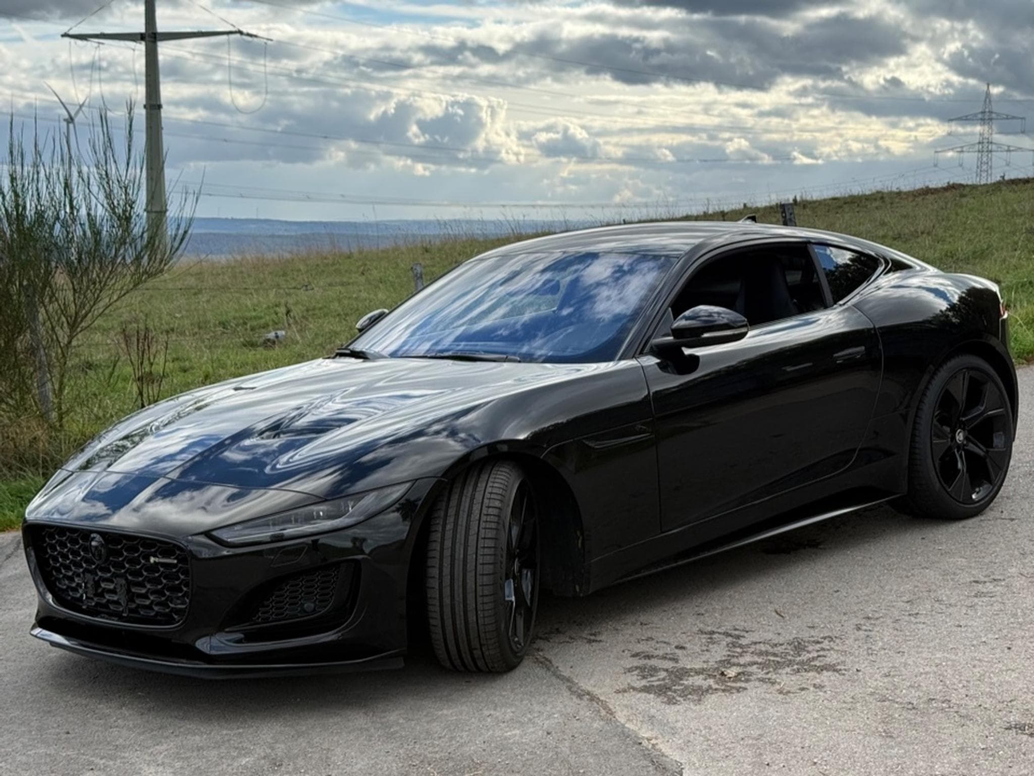 Jaguar F-Type R-dynamic (2021) - Photo 2
