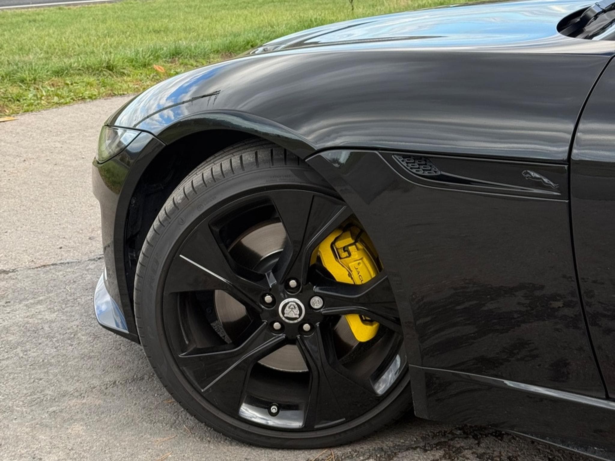 Jaguar F-Type R-dynamic (2021) - Photo 6