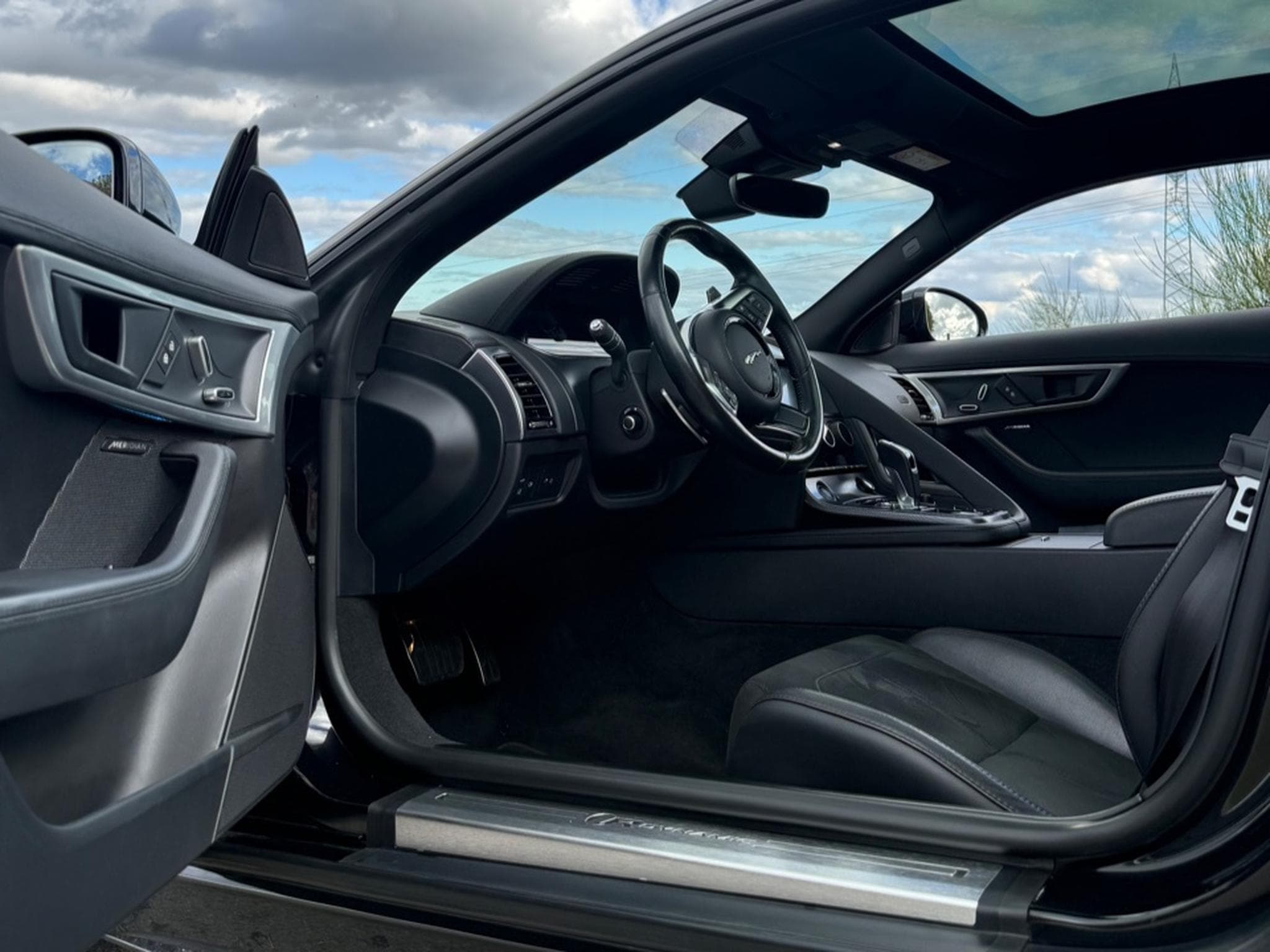 Jaguar F-Type R-dynamic (2021) - Photo 7