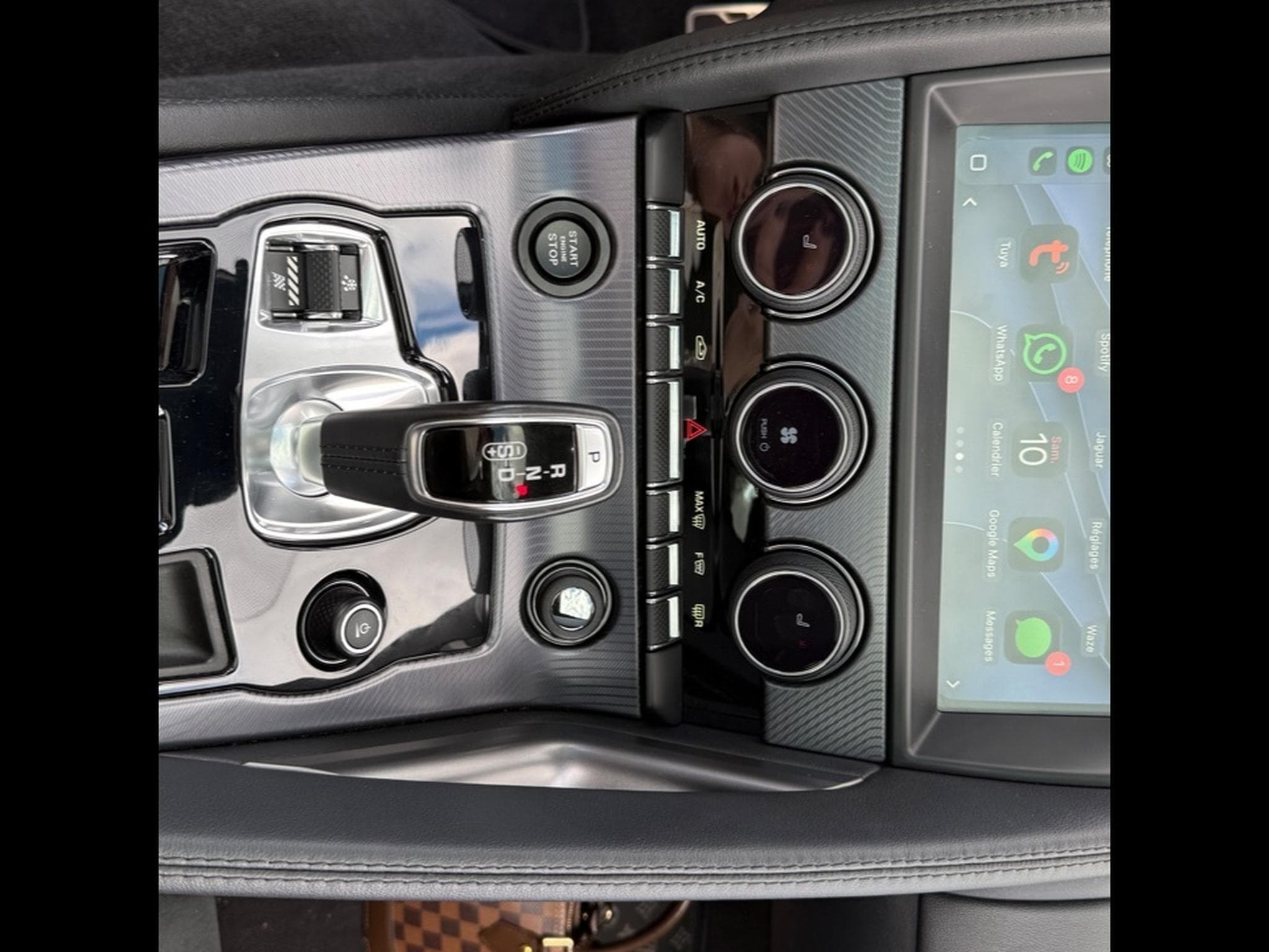 Jaguar F-Type R-dynamic (2021) - Photo 11
