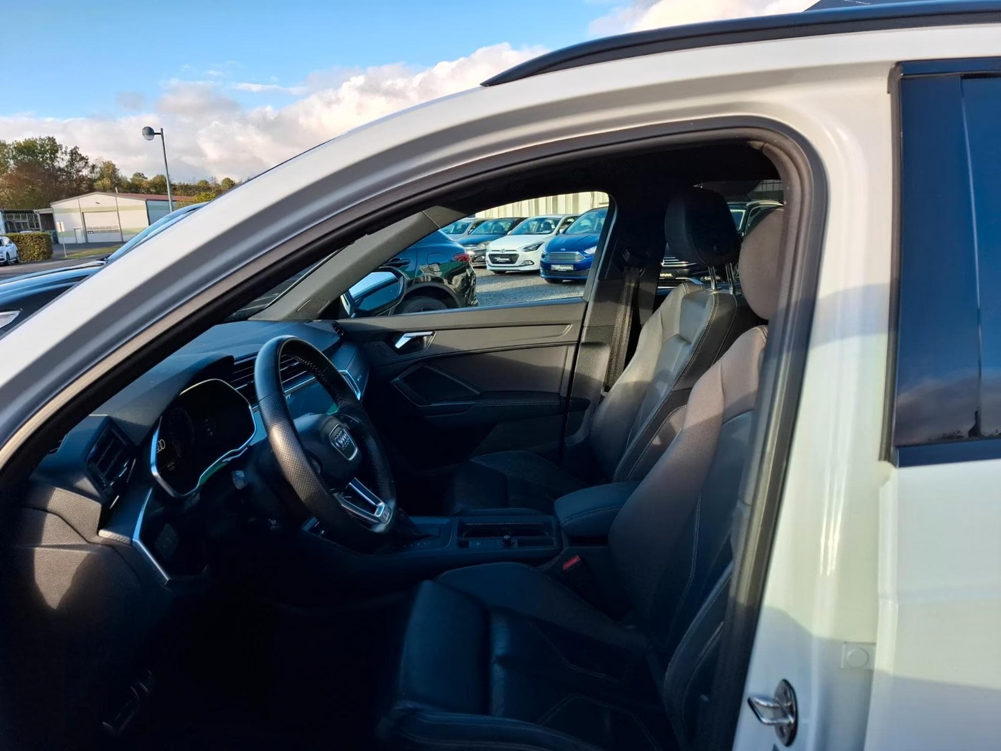 Audi Q3 40 TFSI quattro S line AHK 19" LED PANO (2019) - Photo 3