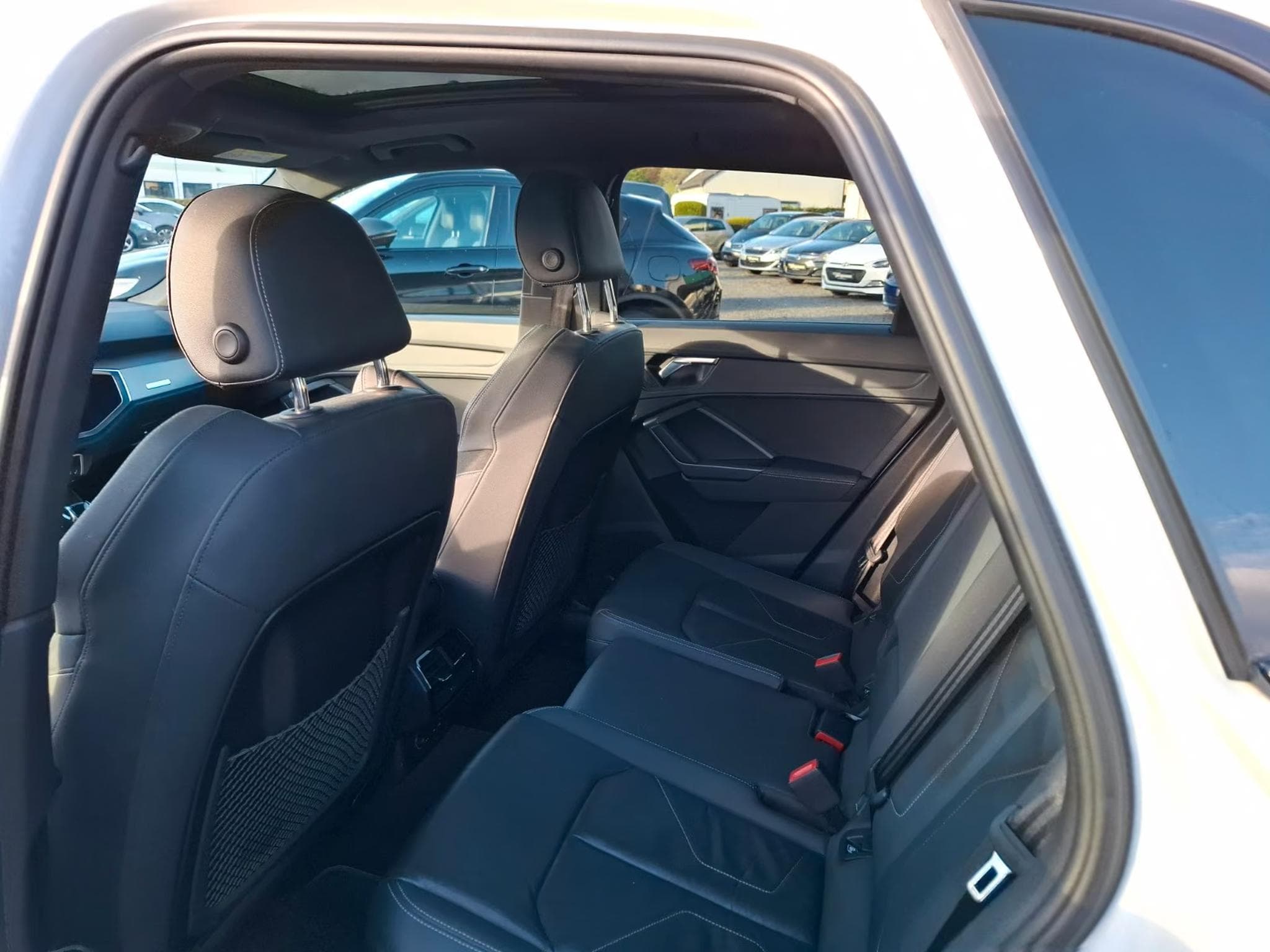Audi Q3 40 TFSI quattro S line AHK 19" LED PANO (2019) - Photo 4