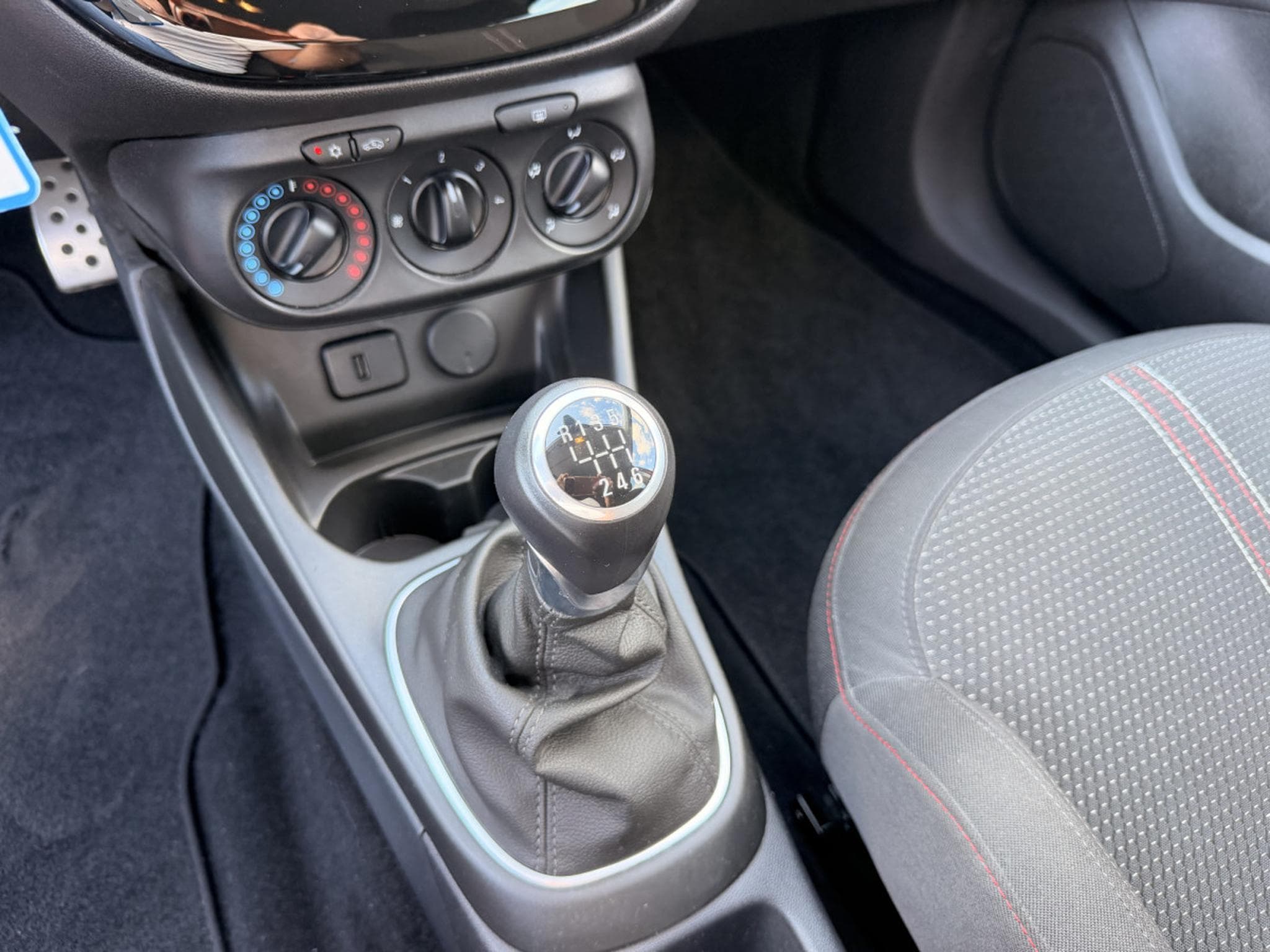 Opel Corsa 1.4 Black Édition 100 Turbo (2018) - Foto 16