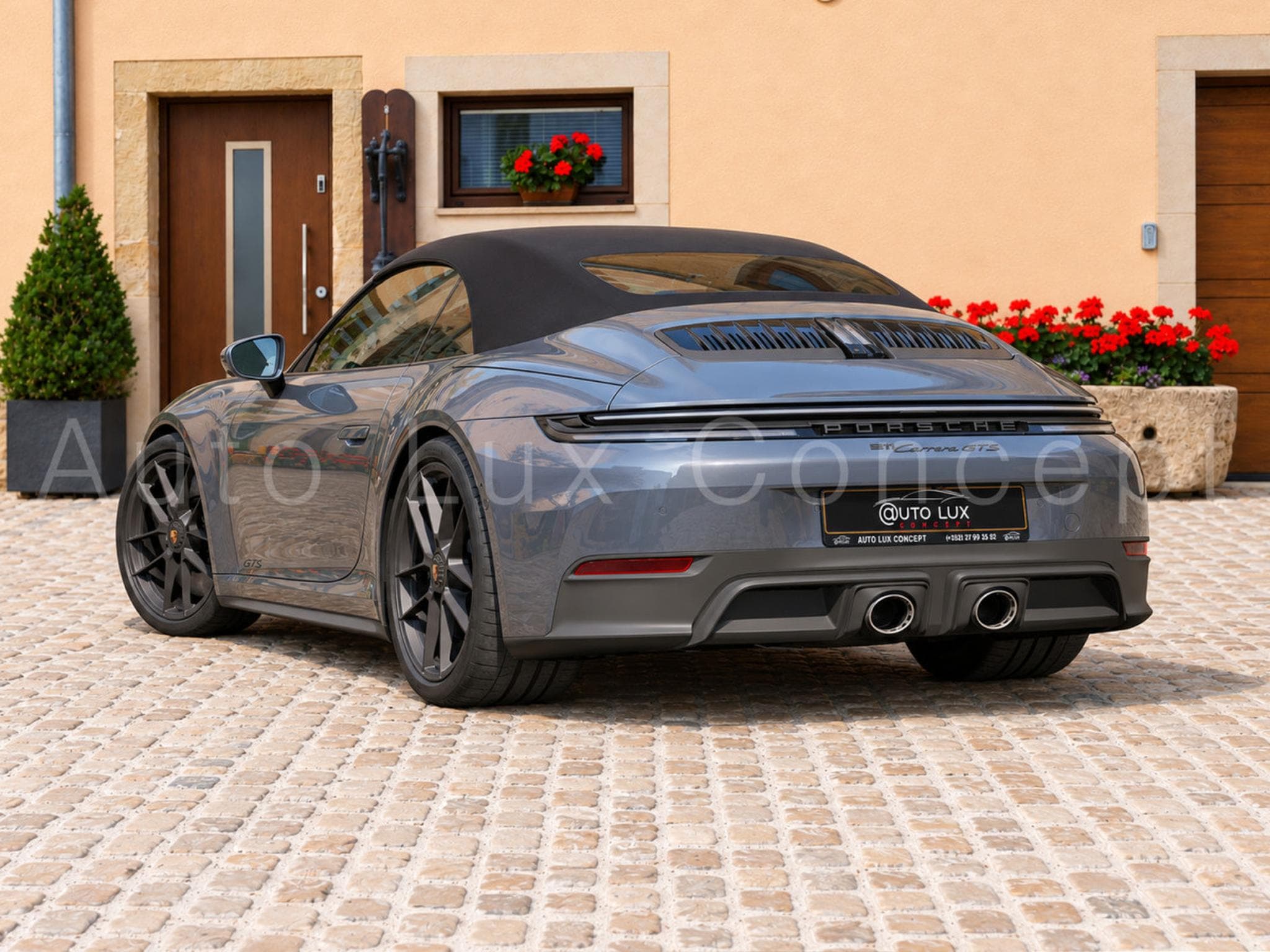 Porsche 911 911 Carrera GTS Cabriolet (2026) - Photo 4