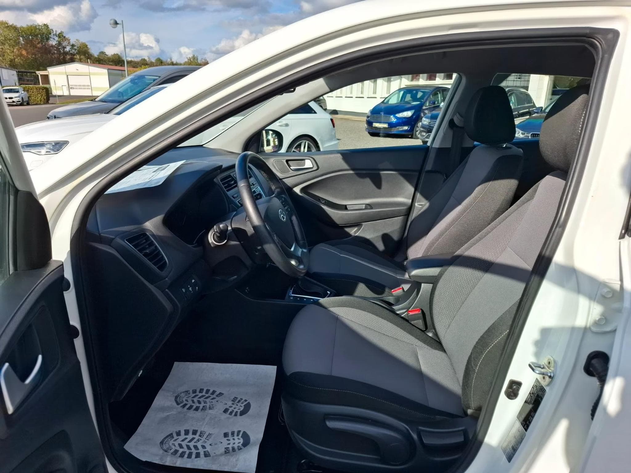 Hyundai i20 1.4 Trend Aut. KLIMA USB SHZ TEMPOMAT (2017) - Photo 3