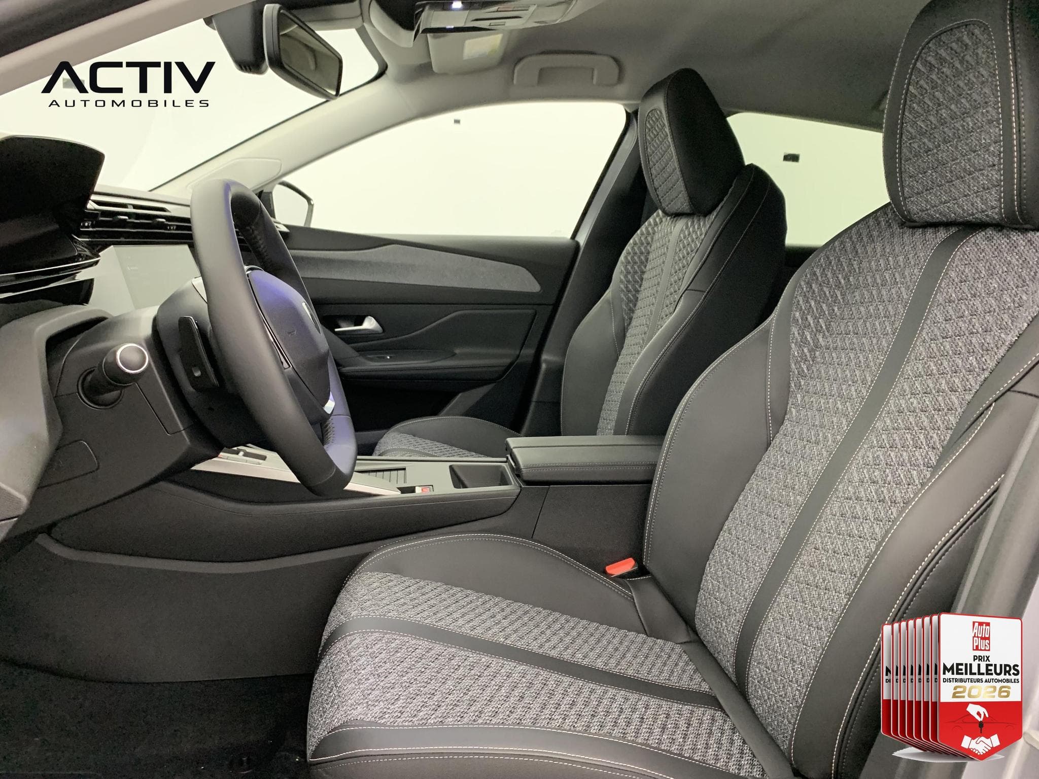 Peugeot 308 Hybrid 145 e-DCS6 Allure (2026) - Photo 18