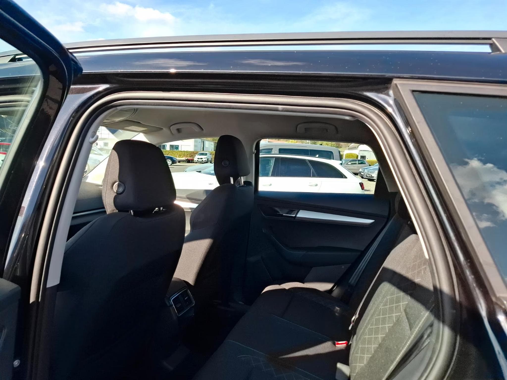 Skoda Karoq 1.5 TSI Ambition DAB KLIMA AHK (2020) - Photo 4