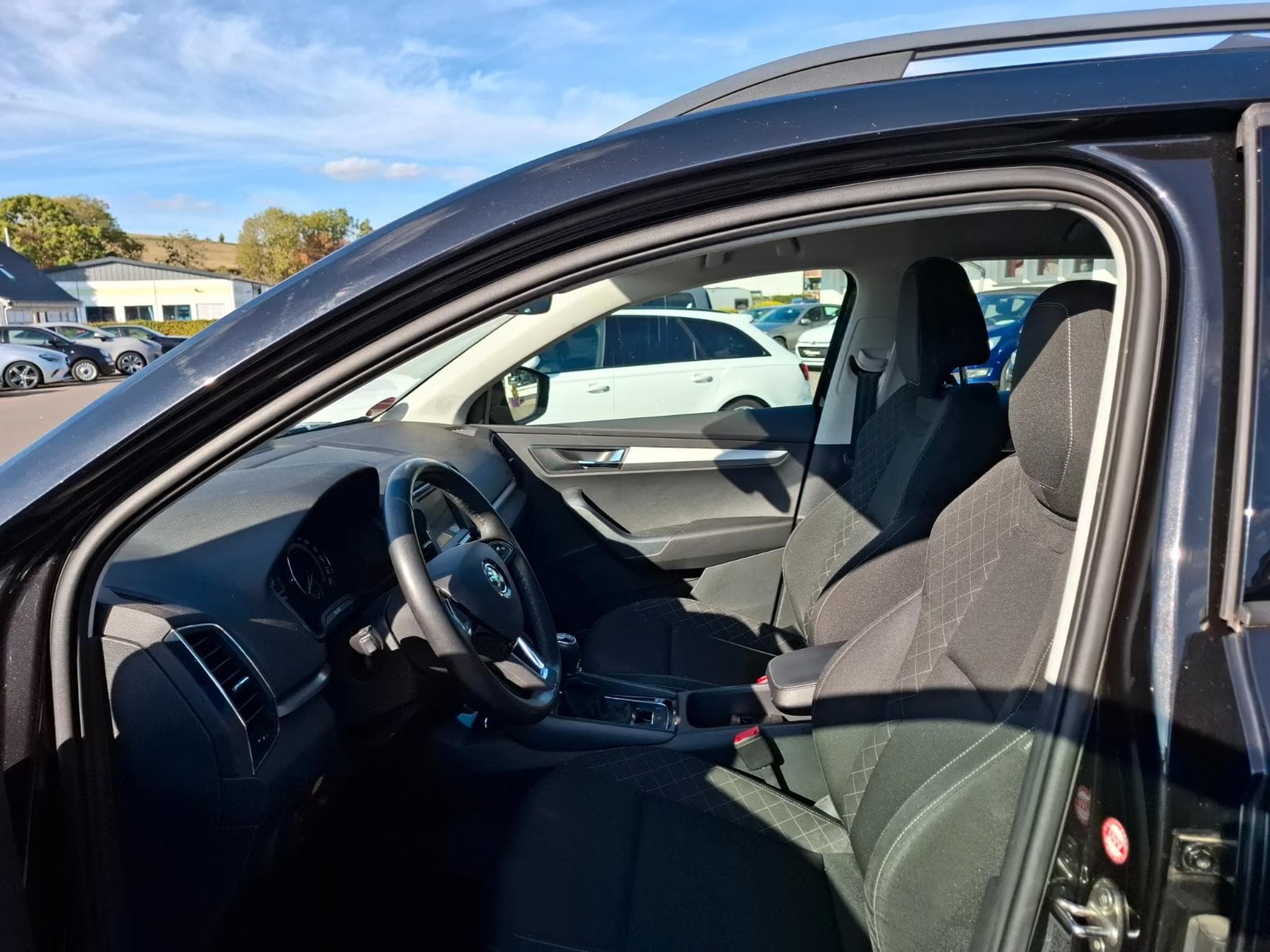 Skoda Karoq 1.5 TSI Ambition DAB KLIMA AHK (2020) - Photo 3
