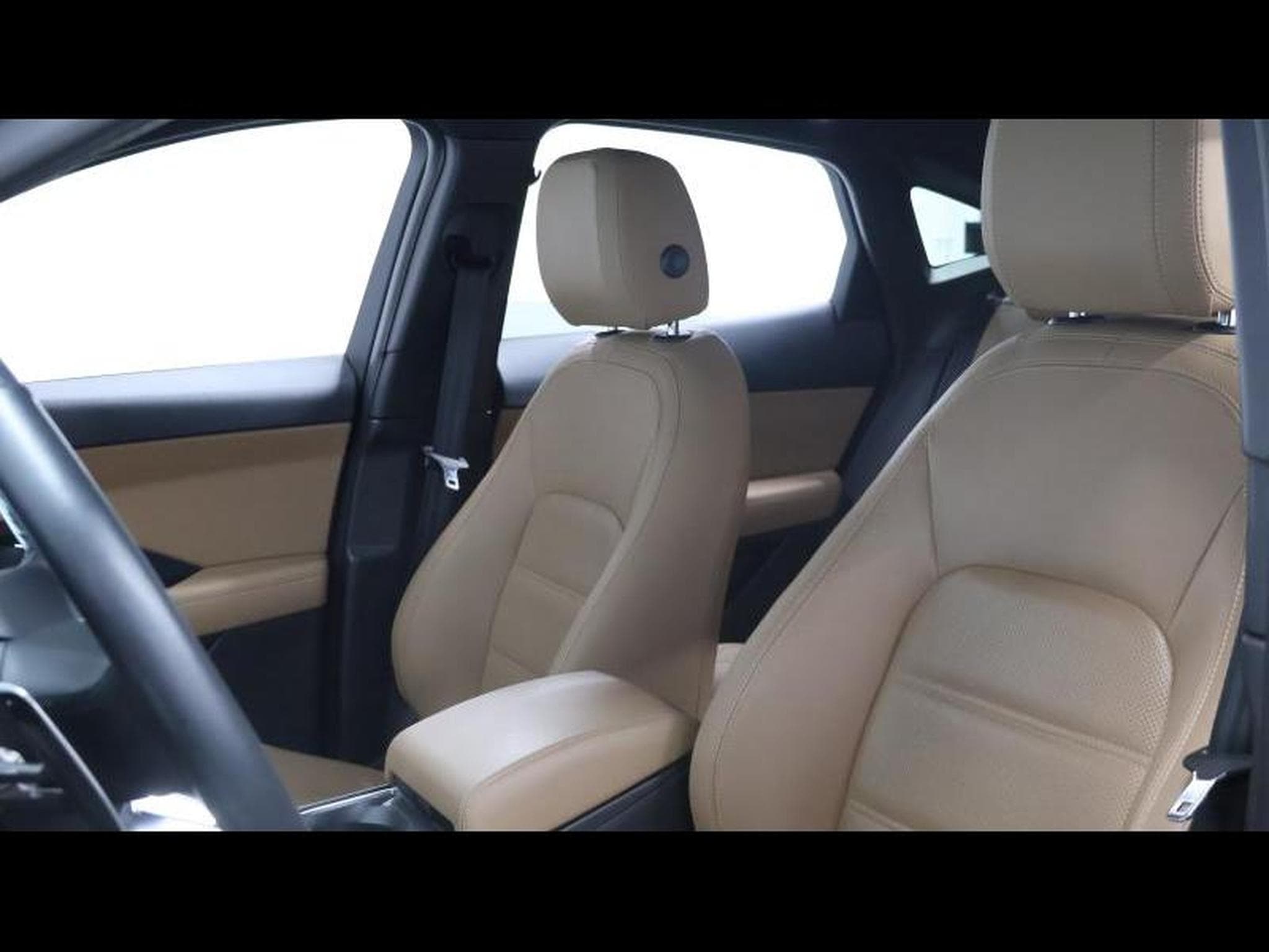 Jaguar E-Pace P160 S auto (2023) - Photo 17
