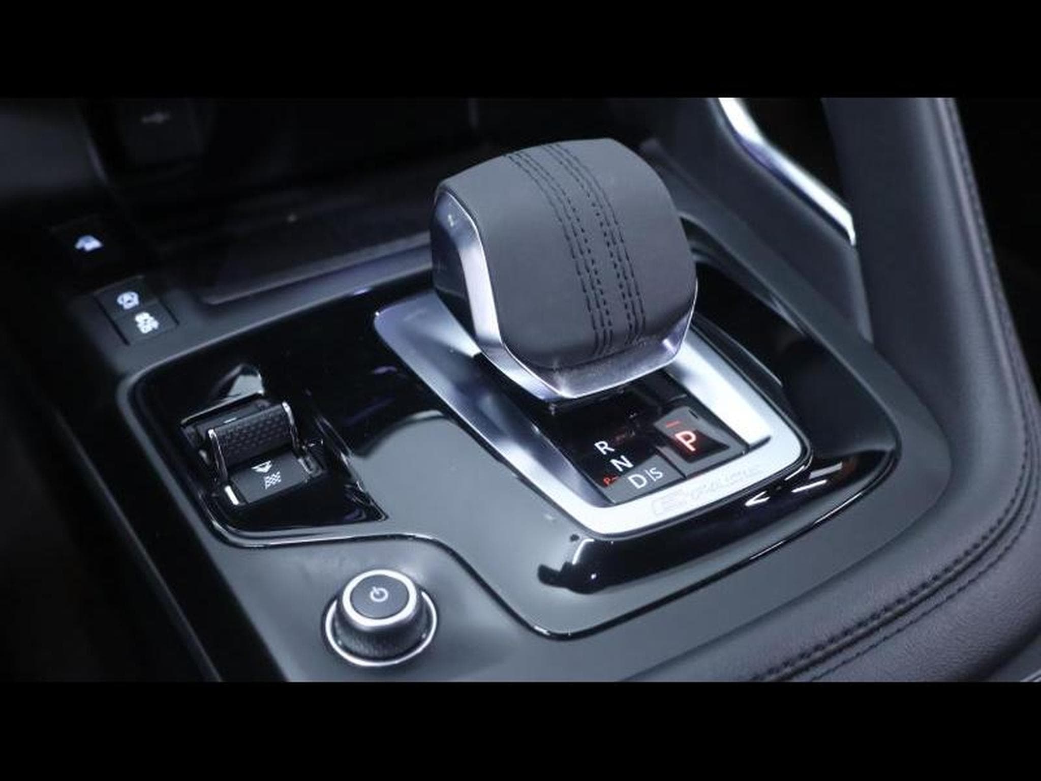Jaguar E-Pace P160 S auto (2023) - Photo 24
