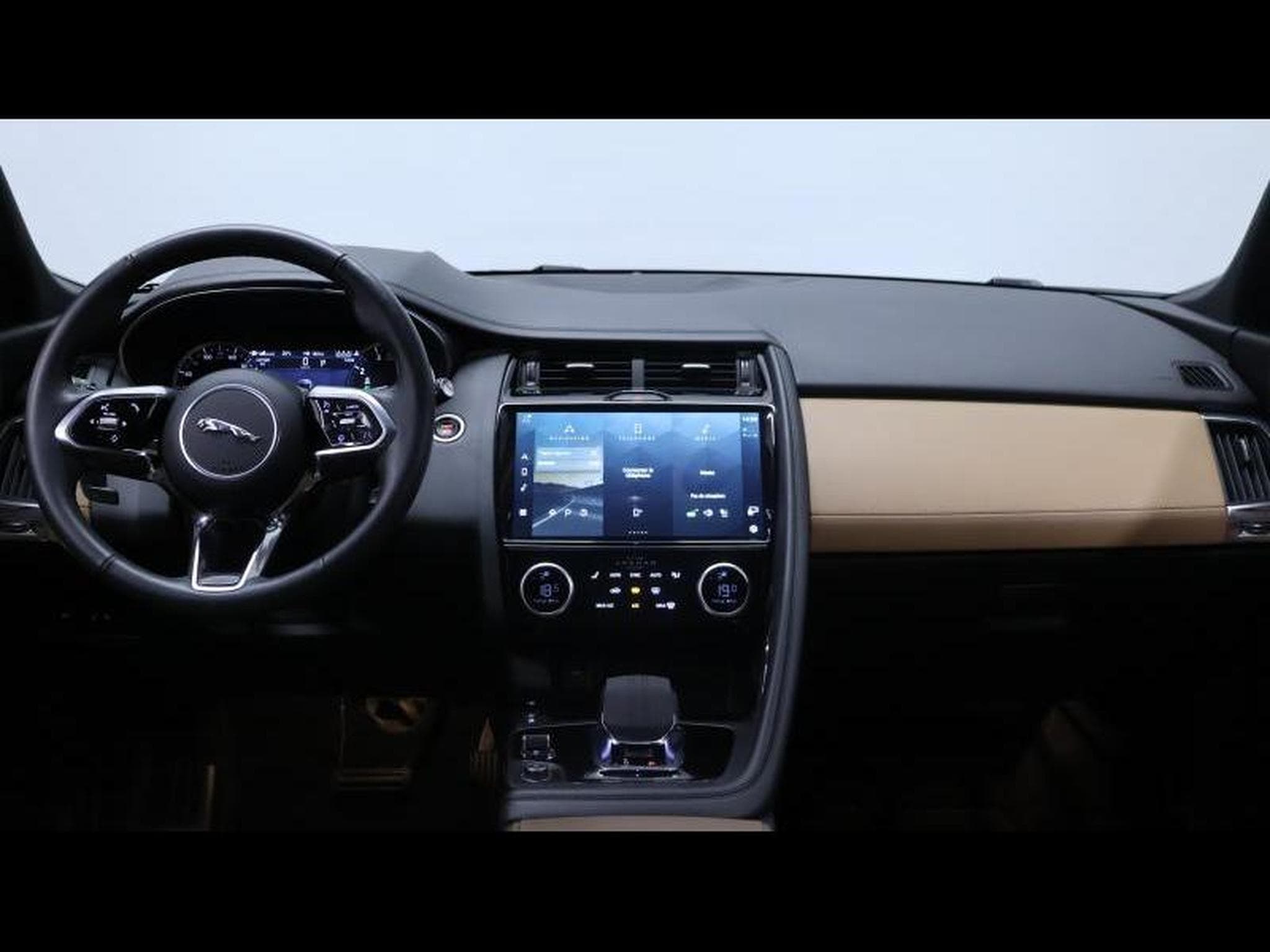 Jaguar E-Pace P160 S auto (2023) - Photo 21
