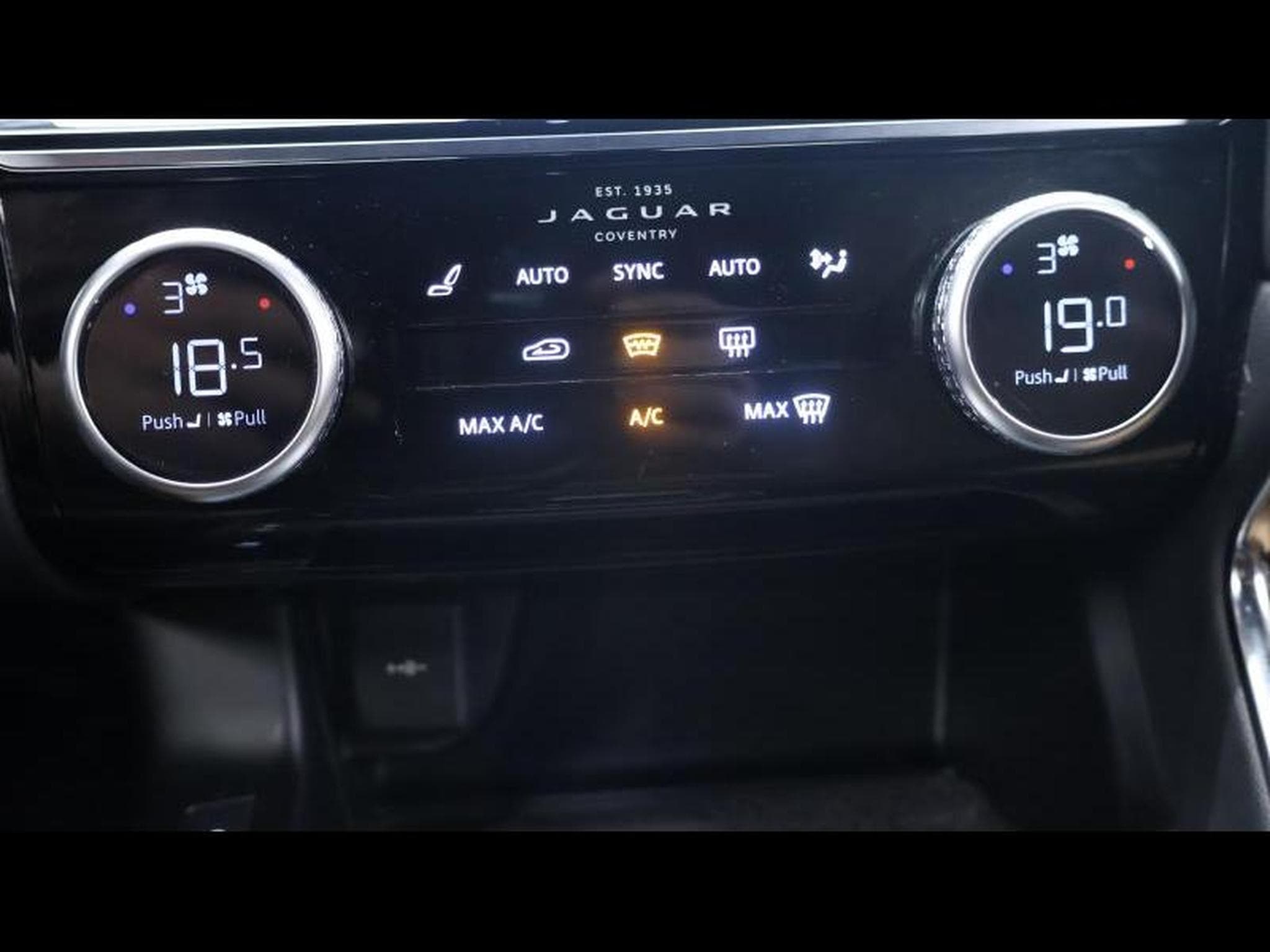 Jaguar E-Pace P160 S auto (2023) - Photo 25