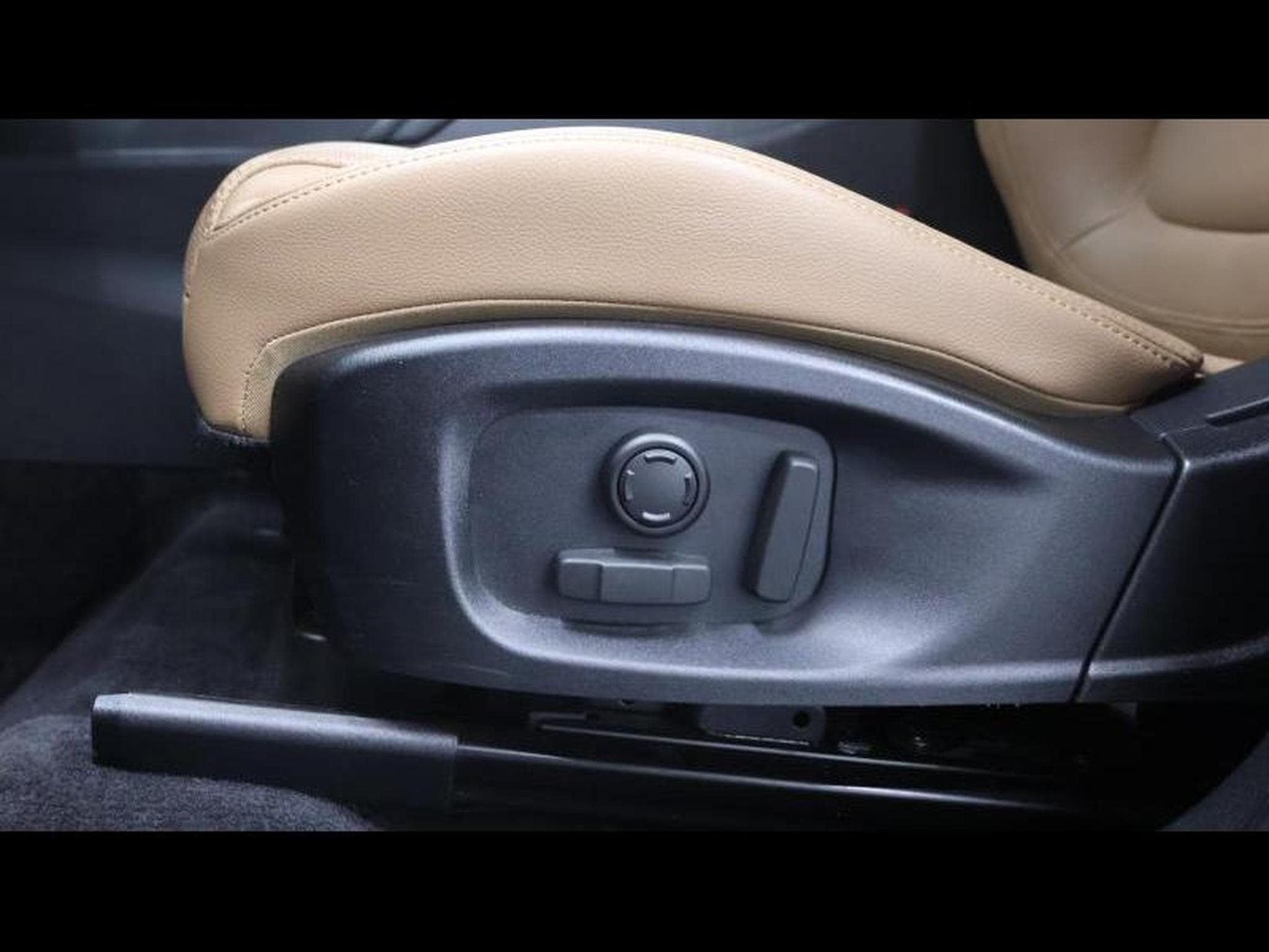 Jaguar E-Pace P160 S auto (2023) - Photo 31