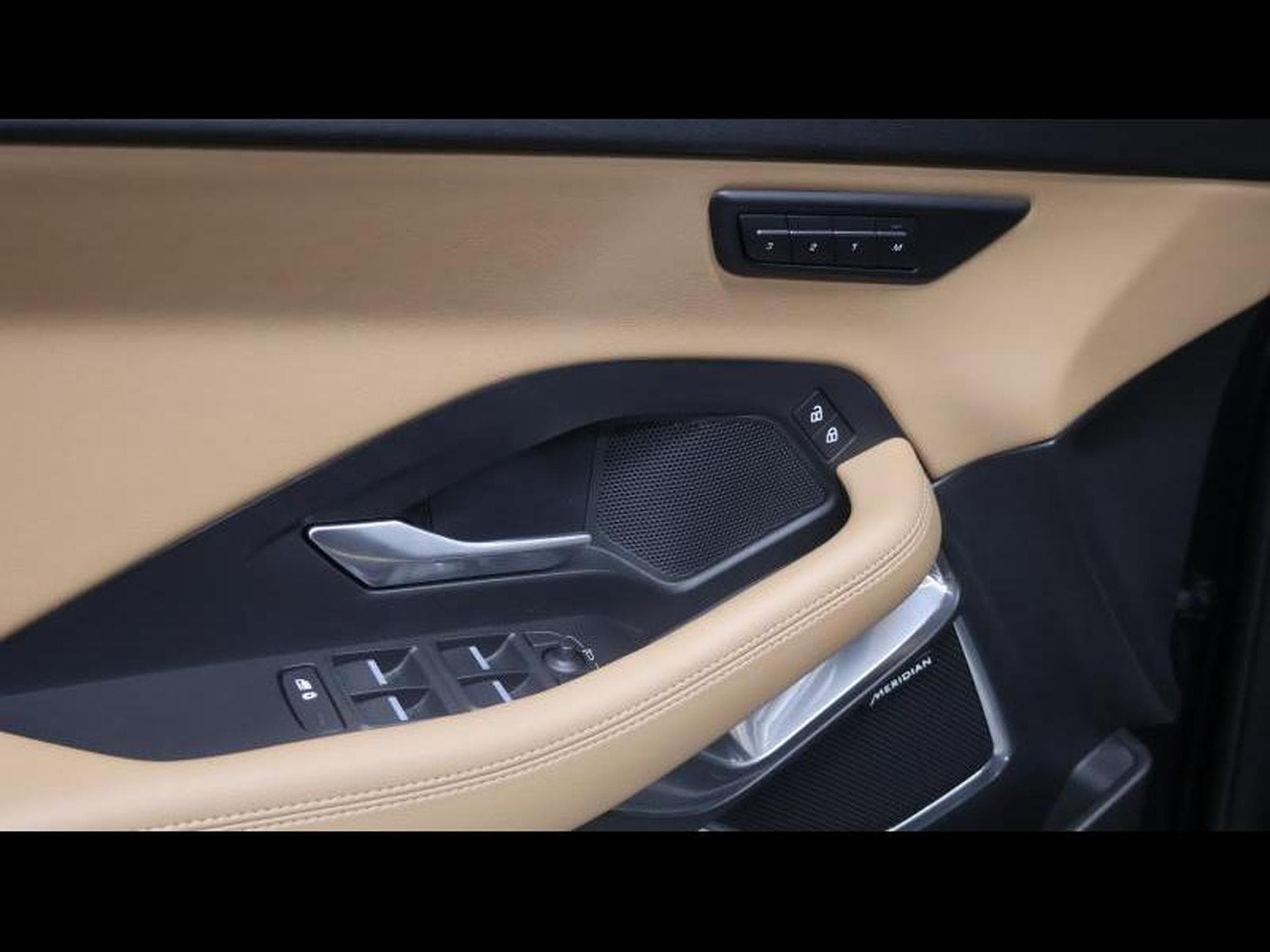 Jaguar E-Pace P160 S auto (2023) - Photo 30