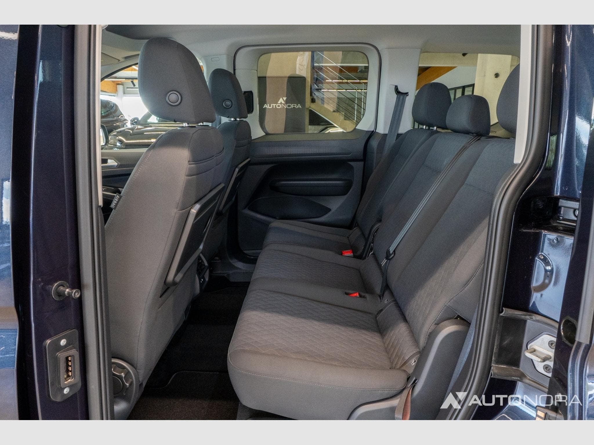 VW Caddy 1.5 TSI Life (2023) - Photo 14