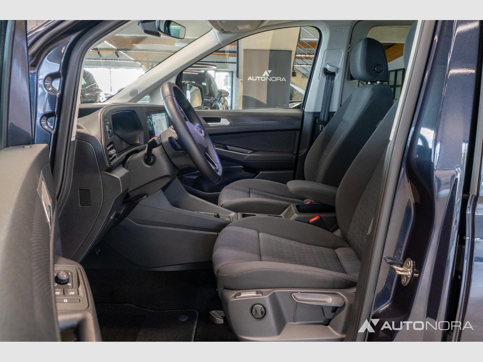 VW Caddy 1.5 TSI Life (2023) - Photo 11