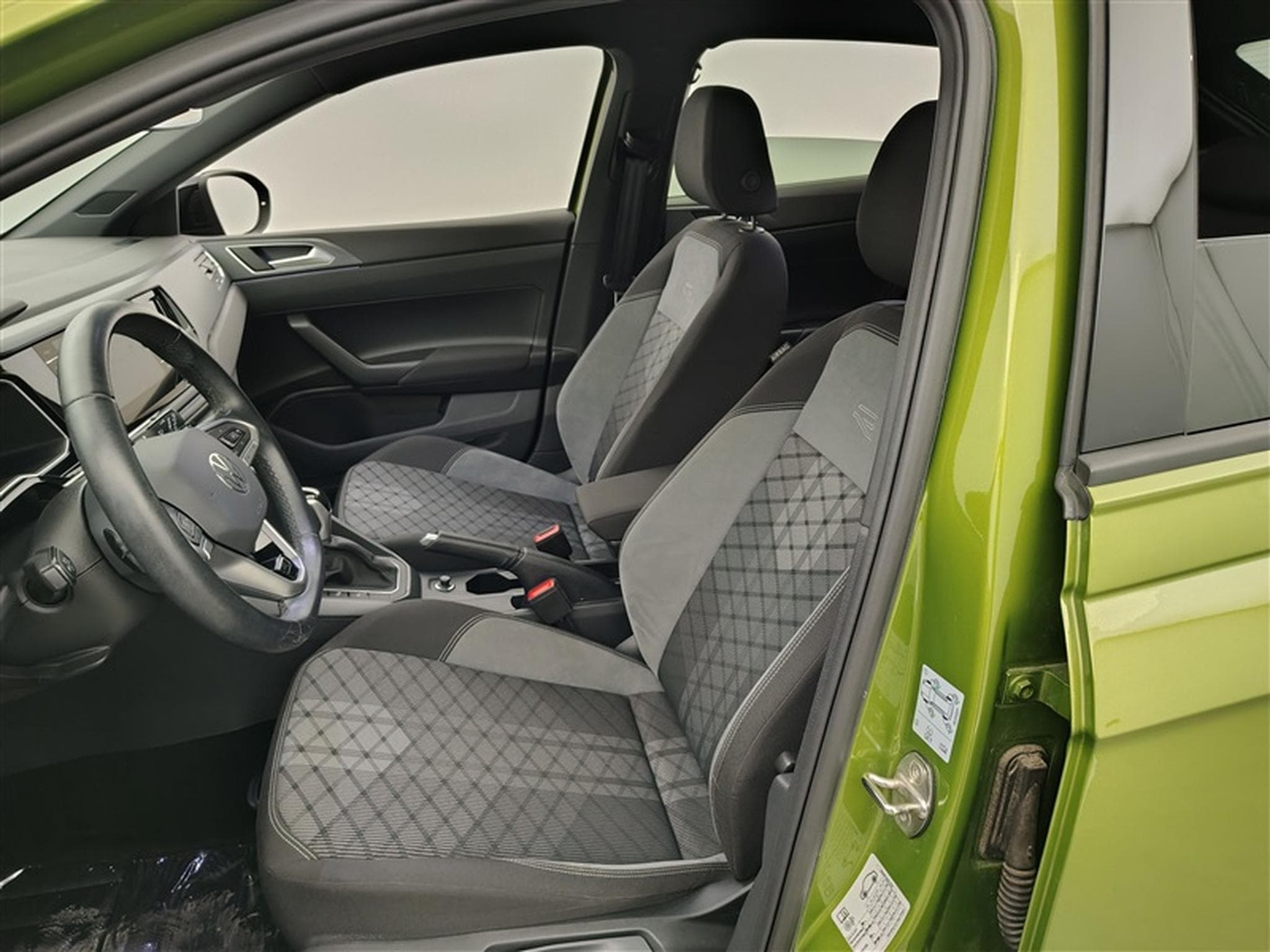 VW Taigo 1.5 TSI 150cv DSG R-Line NAVI / CARPLAY / CAMERA (2022) - Photo 7