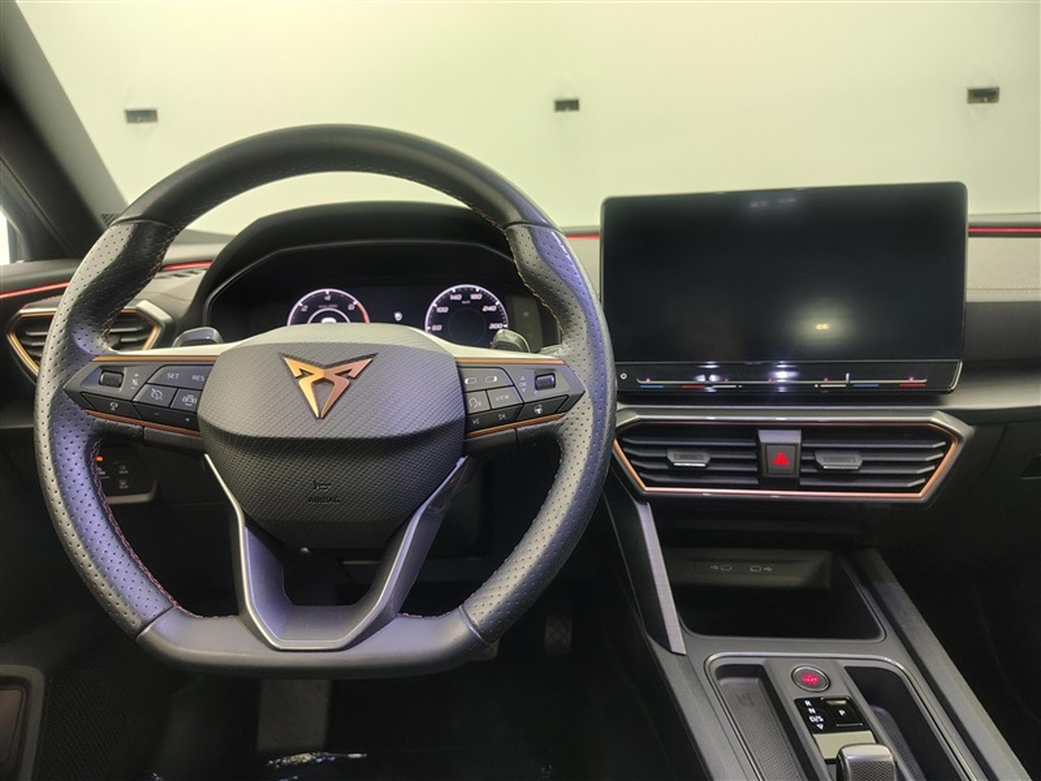 Cupra Formentor 1.4 e-Hybrid 204cv PHEV DSG NAVI / FULL LED / CAMERA / JA 18 (2024) - Photo 9